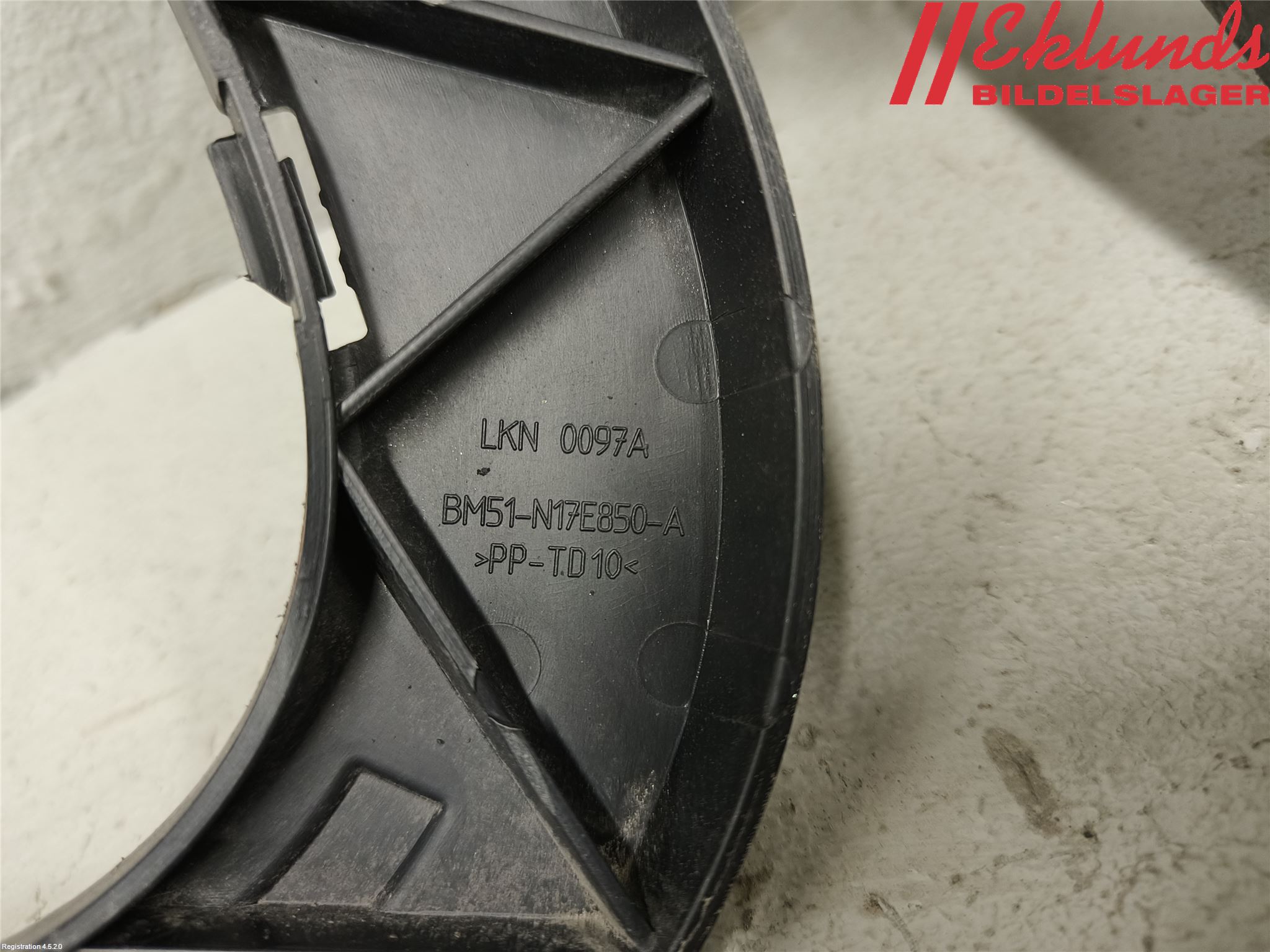 Ford FOCUS 11-14 Stötfångarfäste Bak Hö