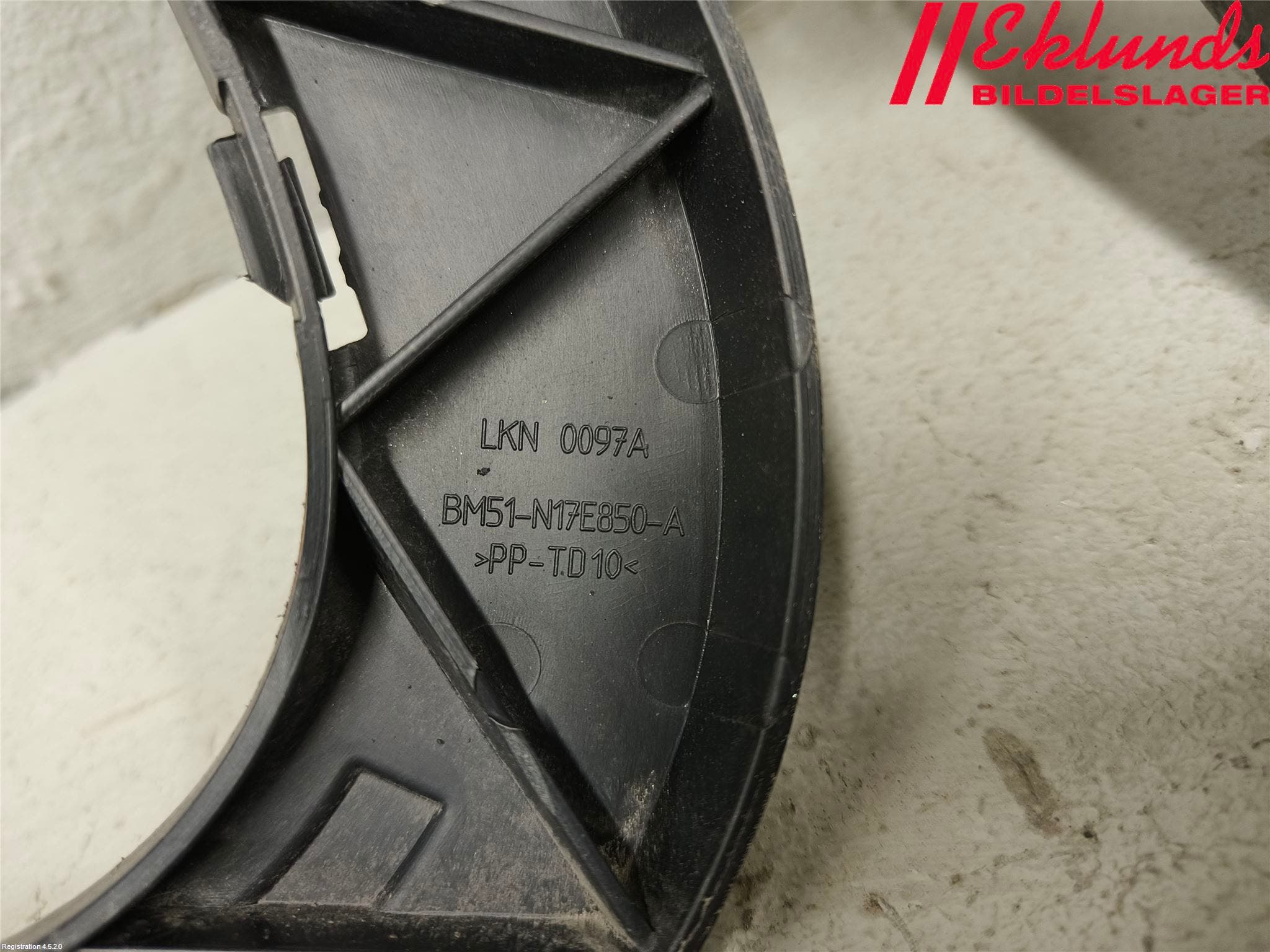 Ford FOCUS 11-14 Stötfångarfäste Bak Hö