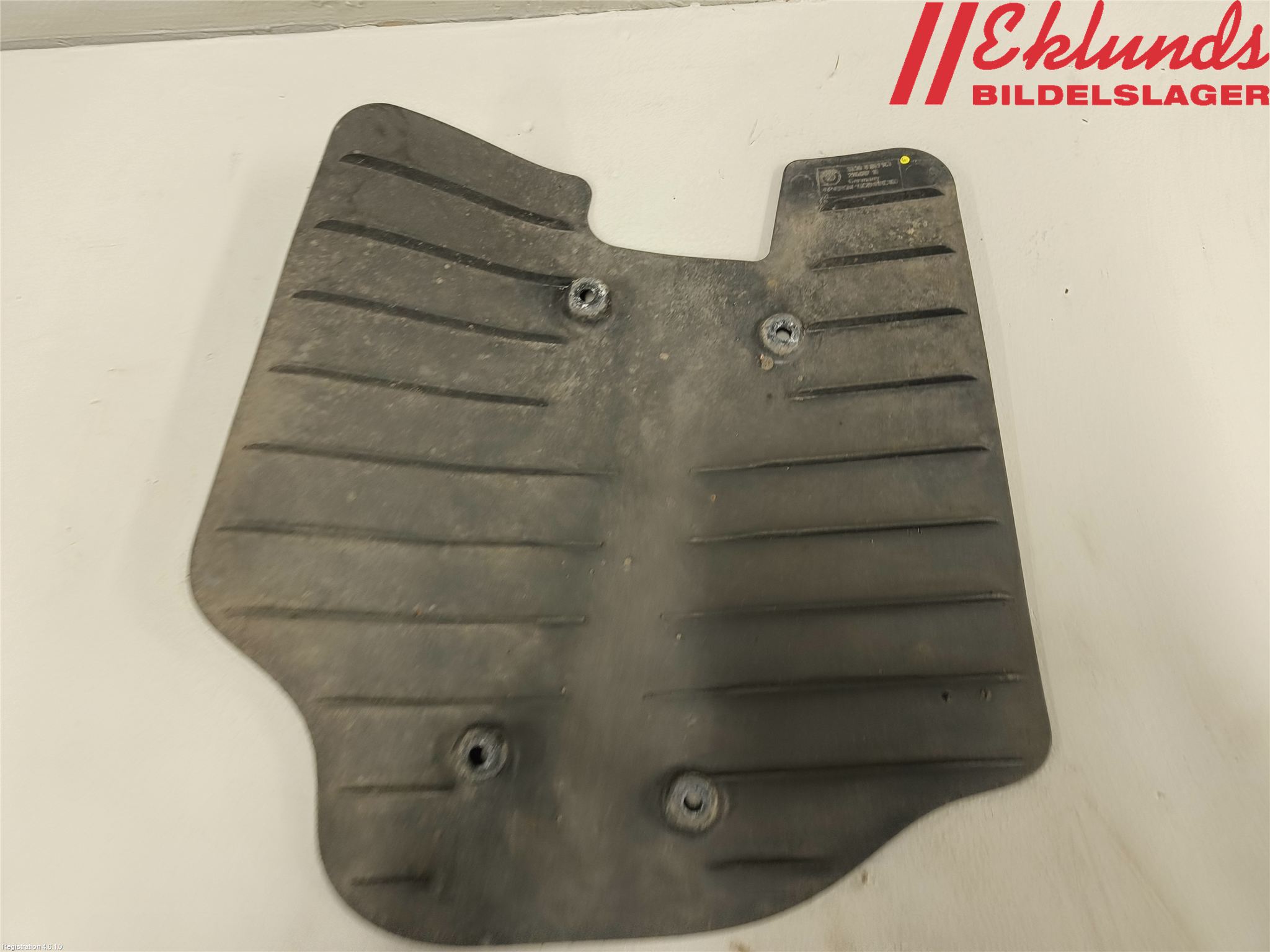 BMW 5 G30/G31/F90 17-23 Hasplåt Plåt-Plast
