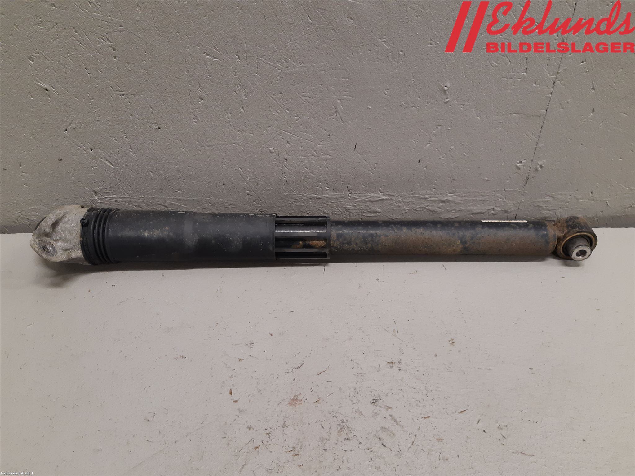 Volkswagen VW PASSAT 15-19 Stötdämpare Bak