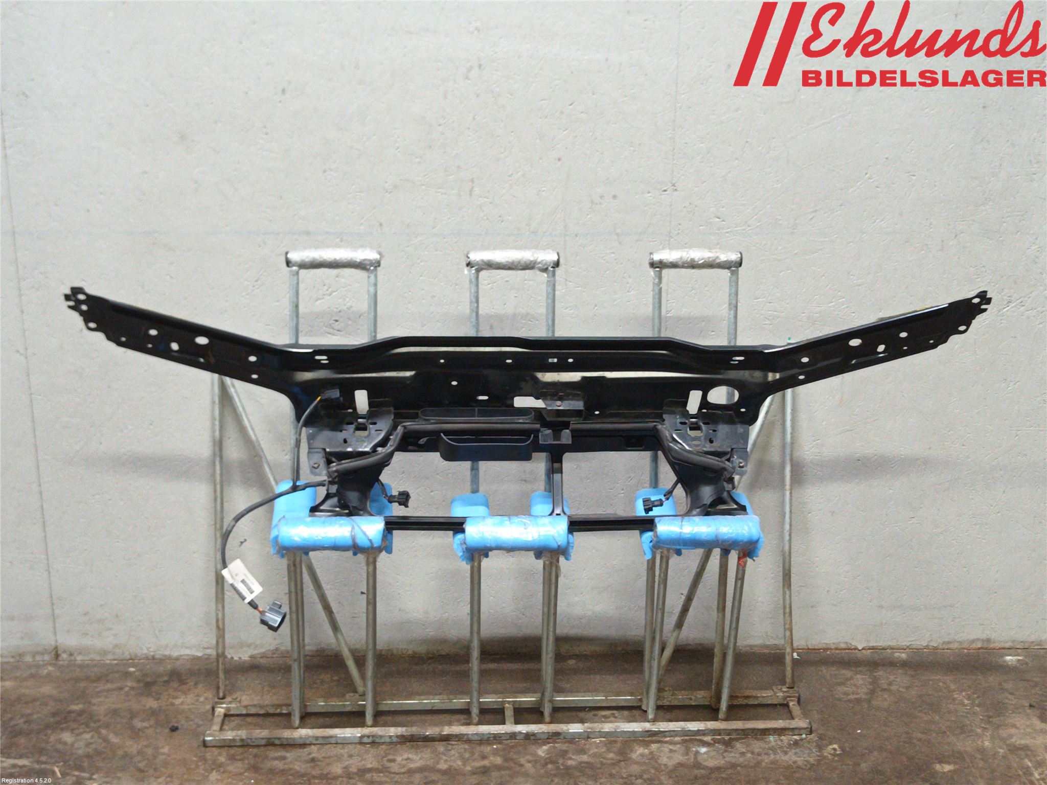 Volvo S60 01-04 Front Huvlåsplåt-Balk