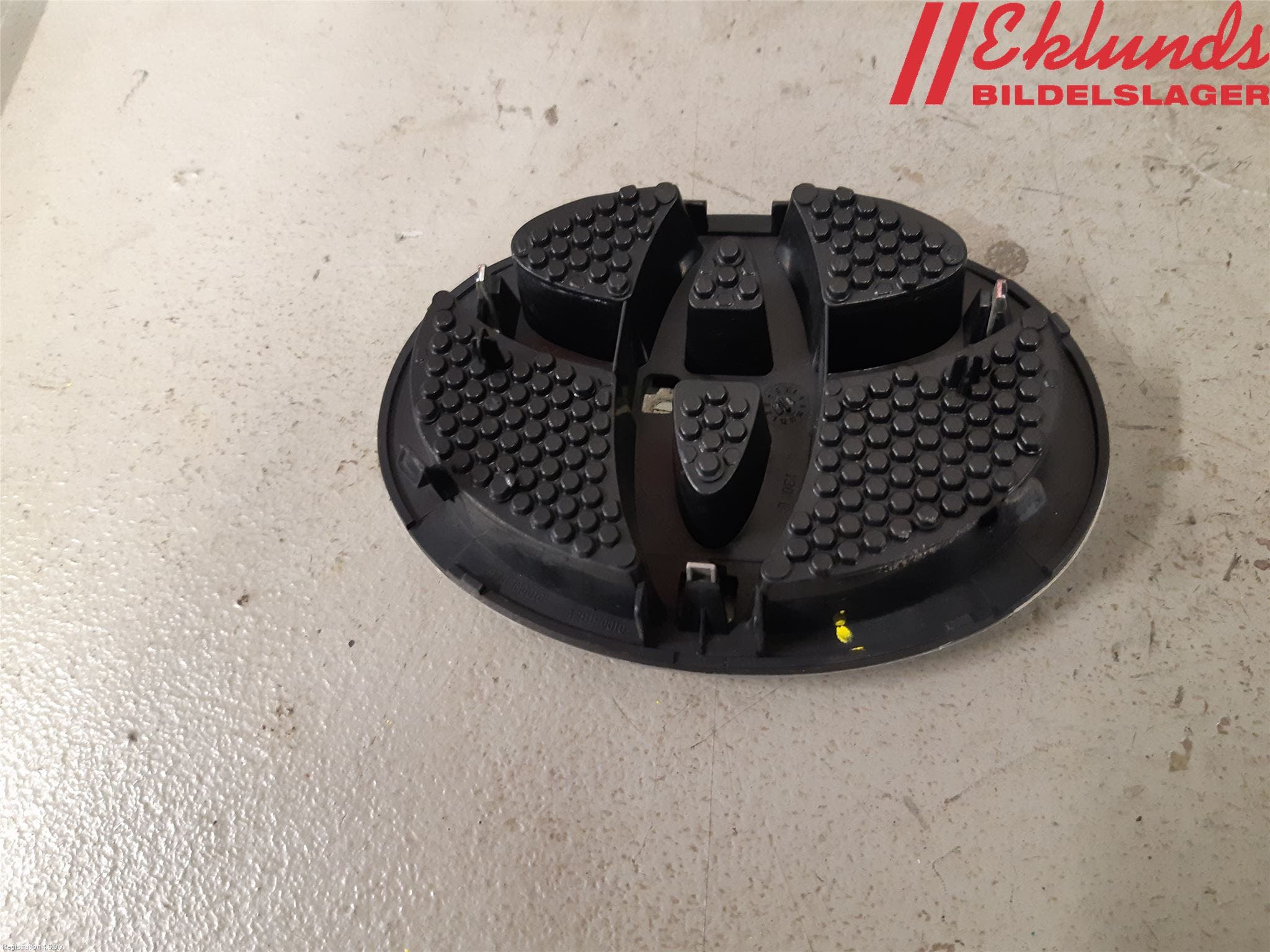 Toyota YARIS XP130 15-20 Emblem