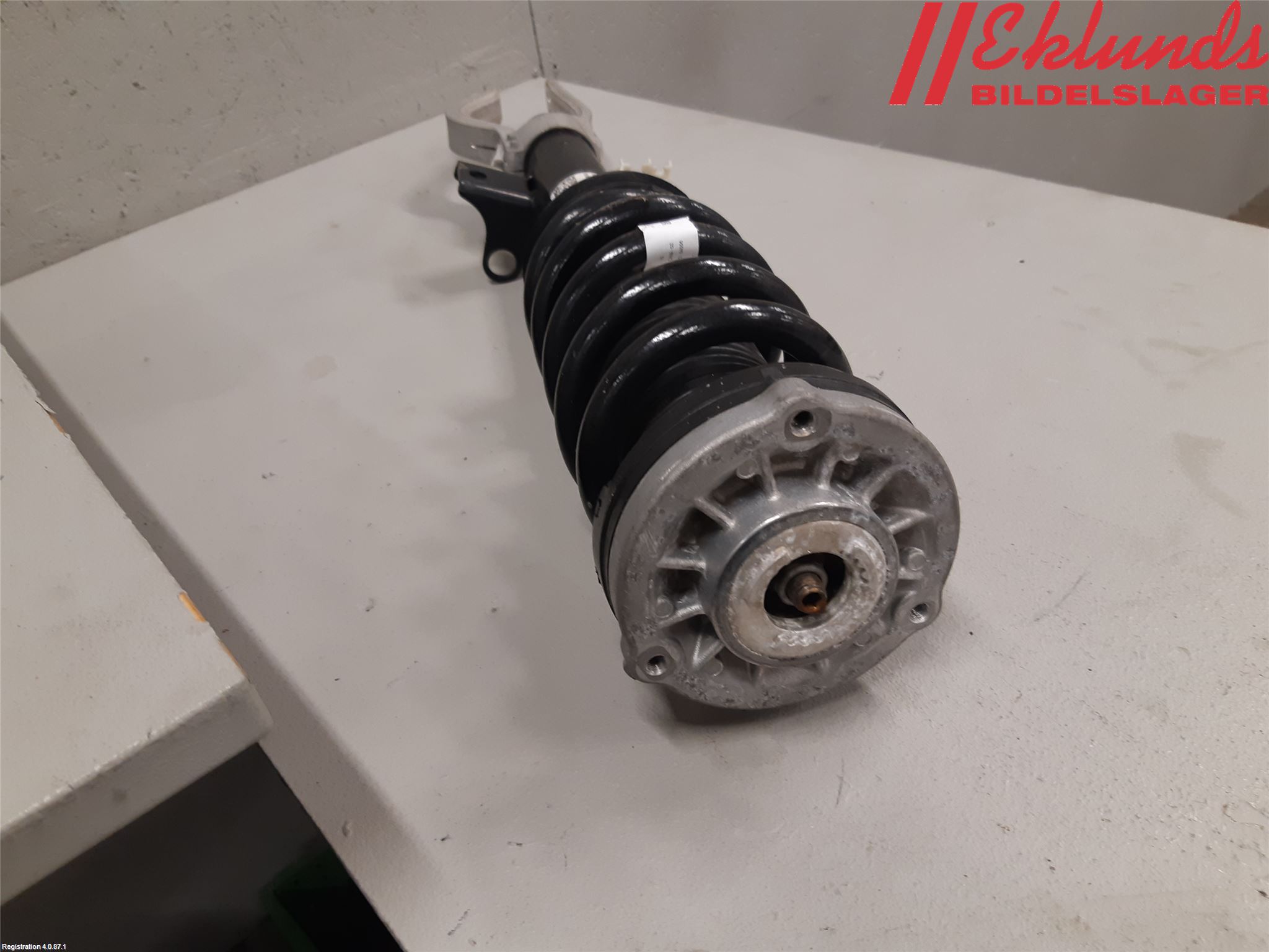 BMW iX I20 22- Fjäderben Fram Vänster