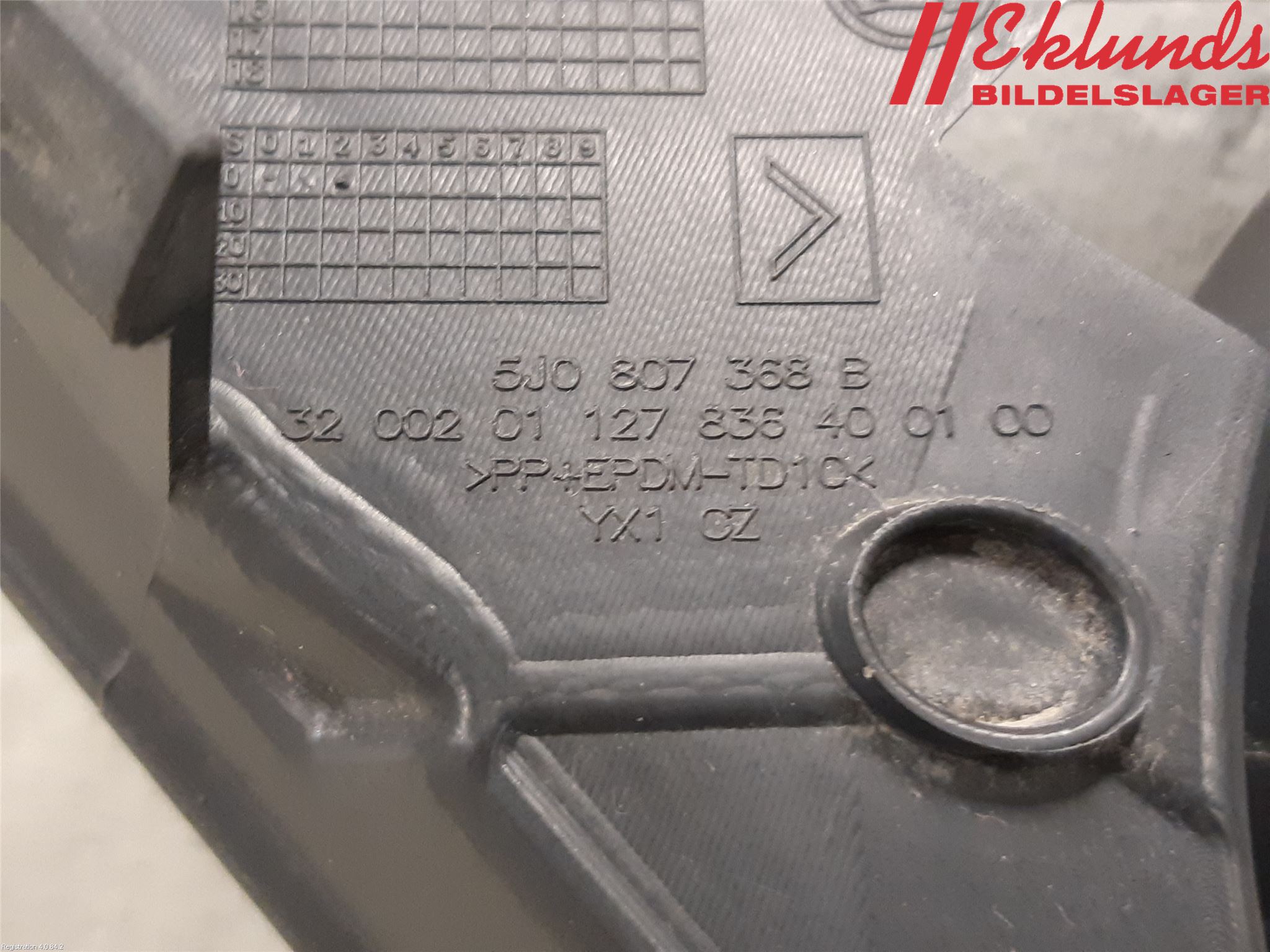 Skoda FABIA 07-14 Dimljussarg Fram