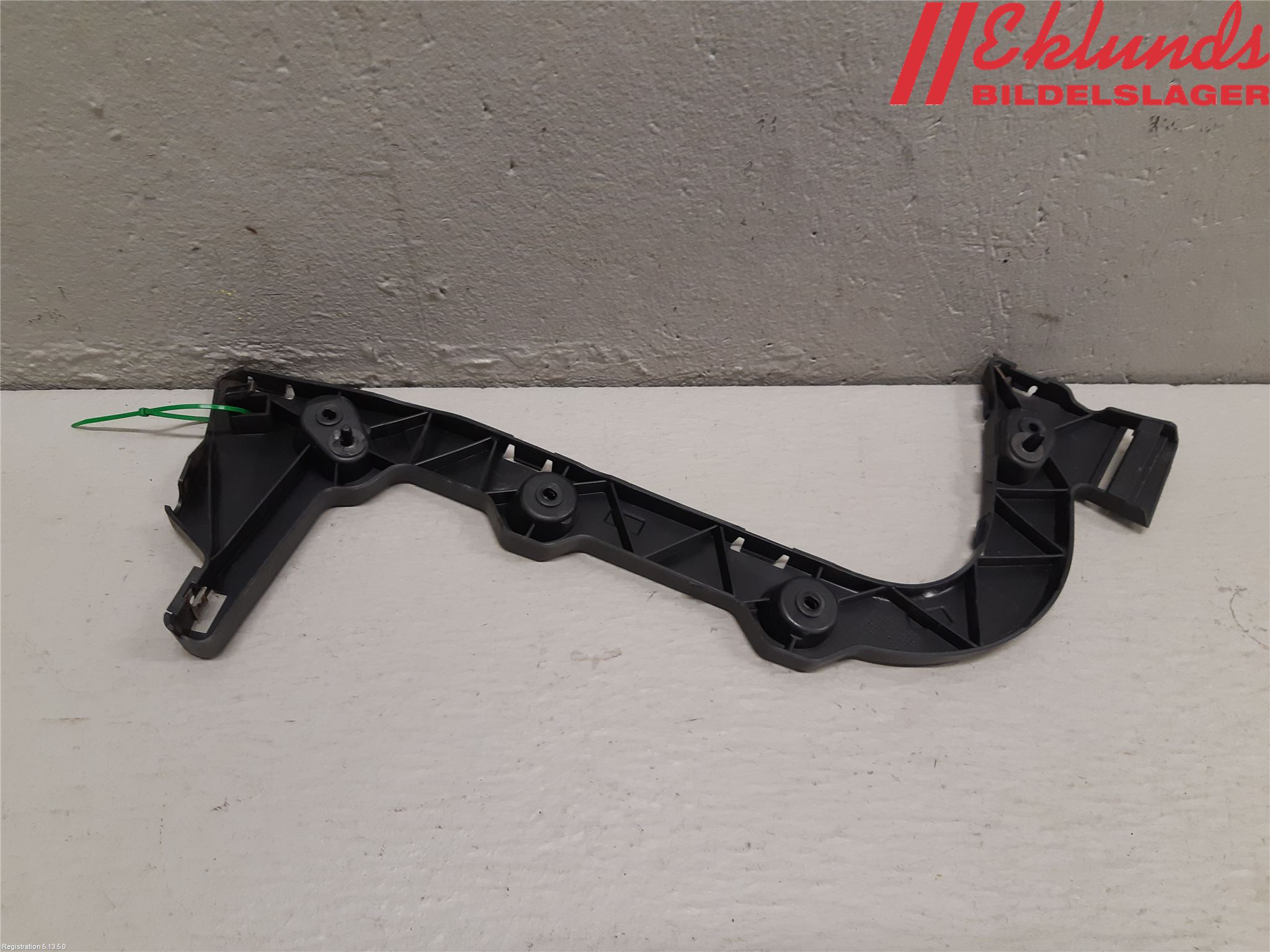 Ford FOCUS 15-18 Stötfångarfäste Bak Hö