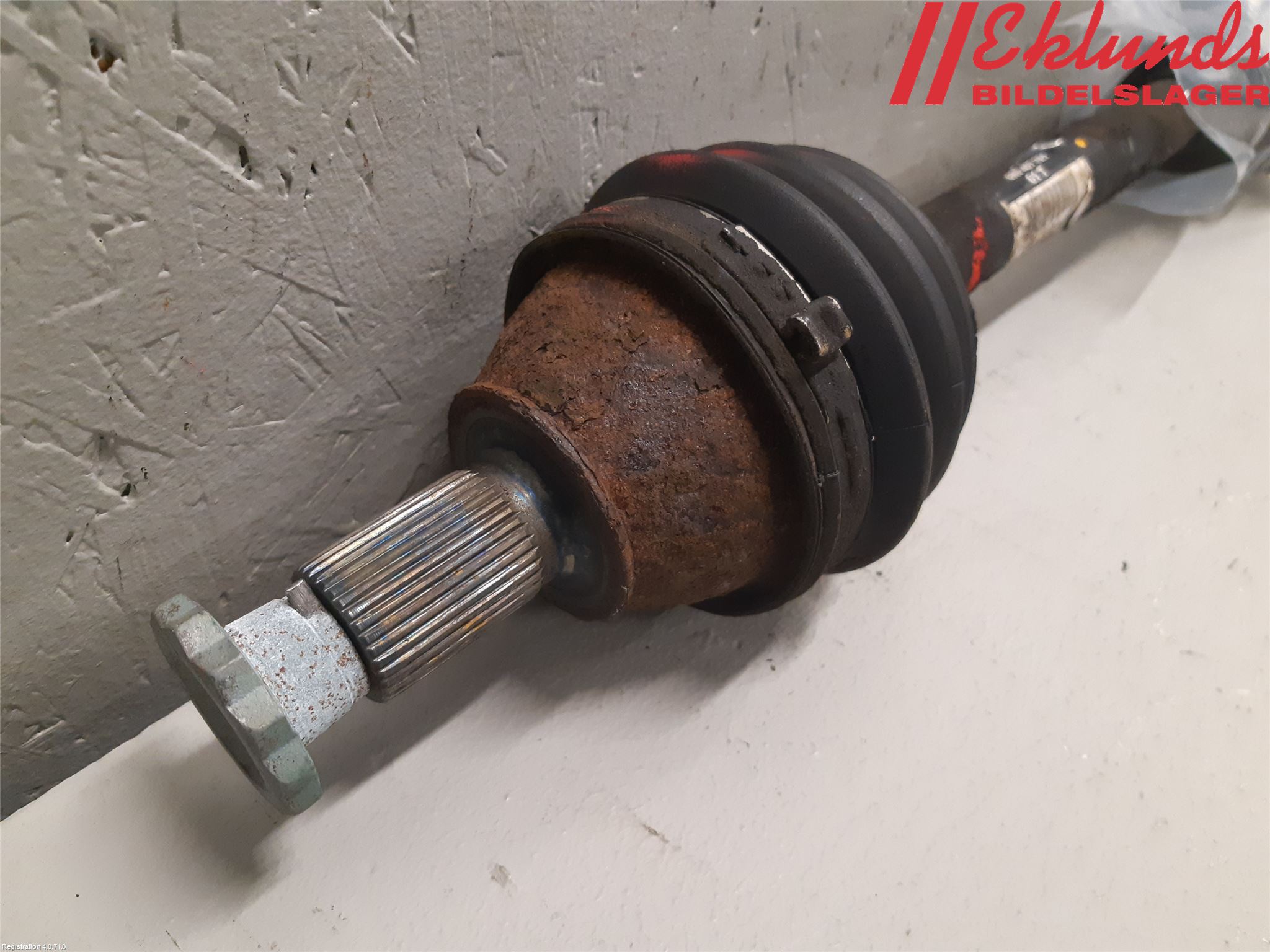 Volkswagen VW POLO 10-17 Drivaxel Fram Vänster