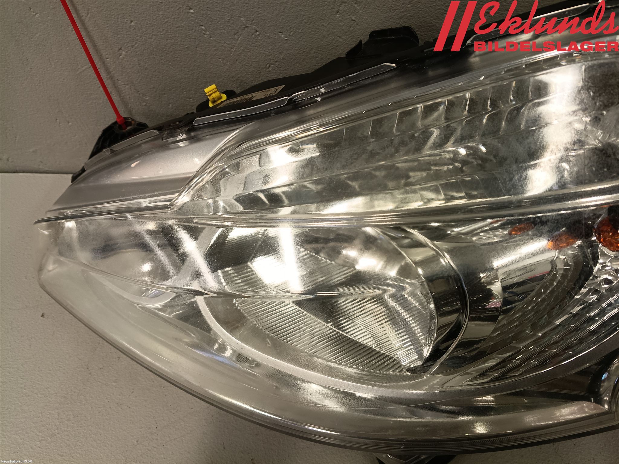 Peugeot 208 12-15 Strålkastare Vänster