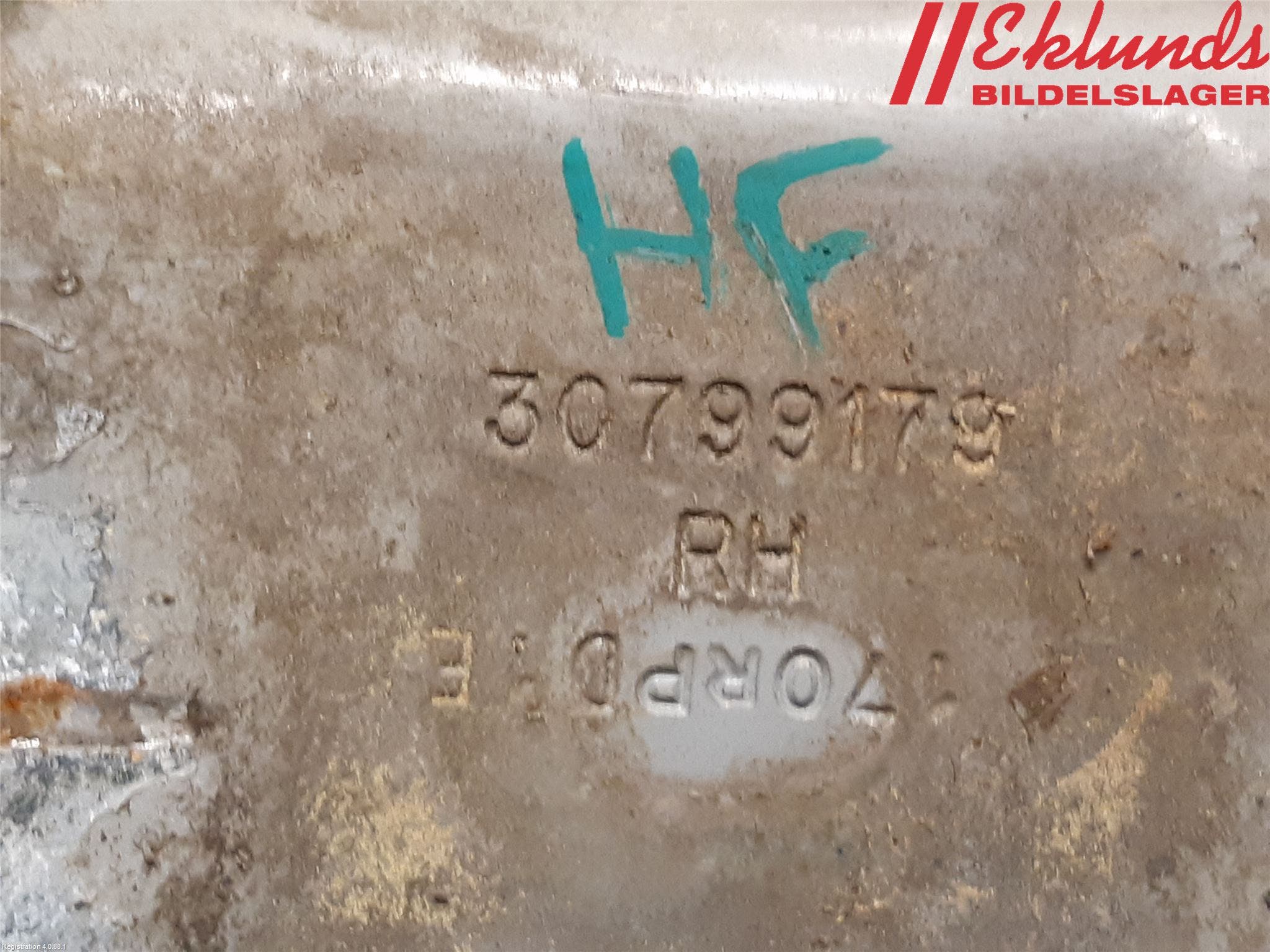 Volvo V60 11-13 Huvgångjärn