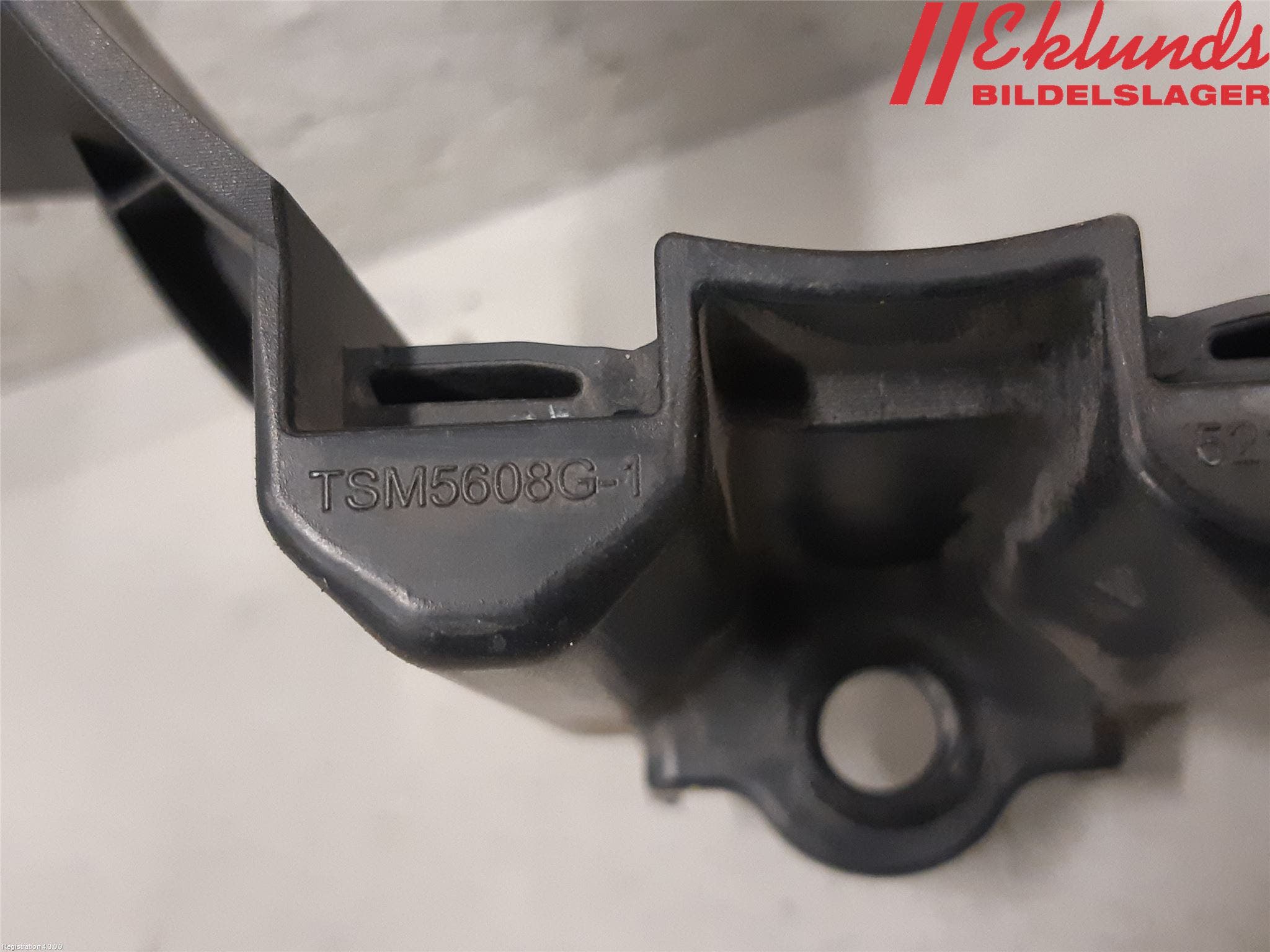 Toyota AVENSIS 09-15 Dimljussarg Fram