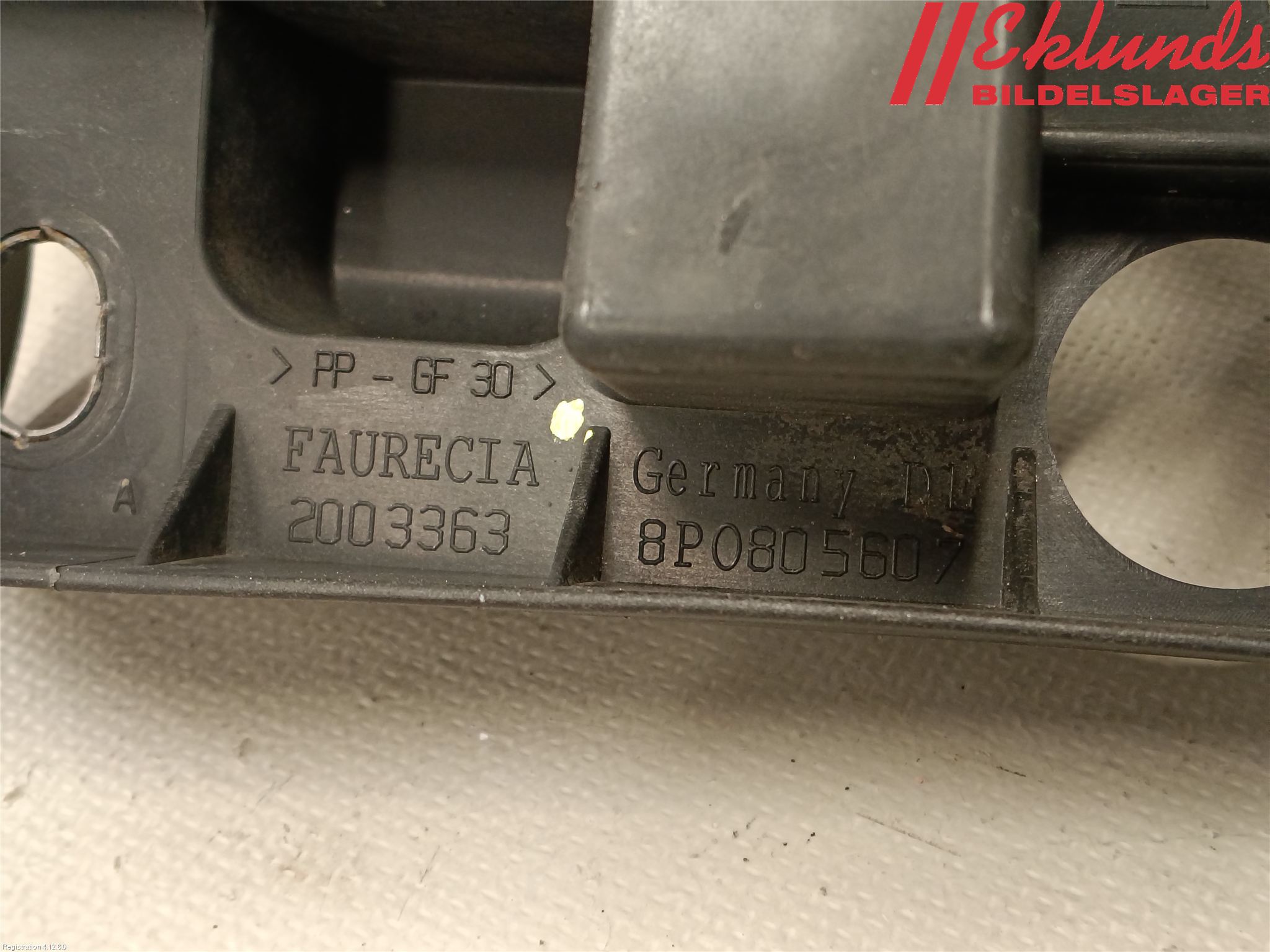 Audi A3/S3 05-13 Strålkastarsarg Vänster