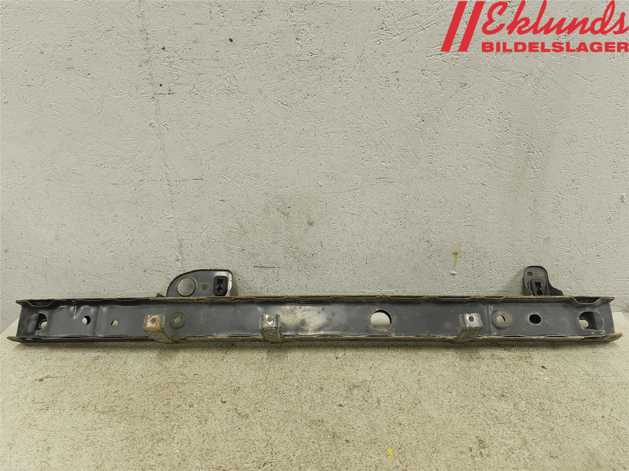 Nissan JUKE 10-14 Kylarfäste-Ram-Balk