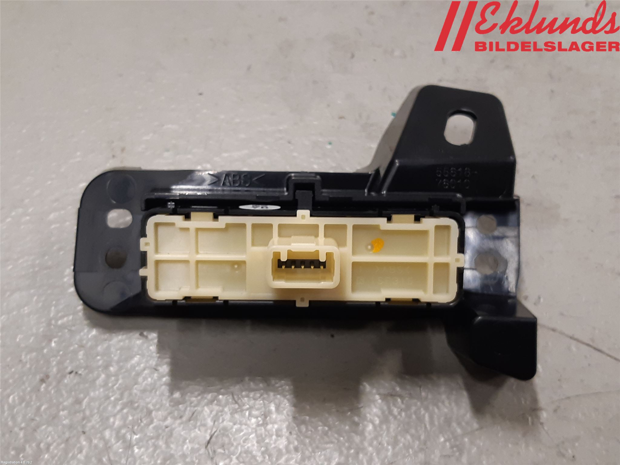 Lexus UX/300e 19- Strömställare Tanklucka