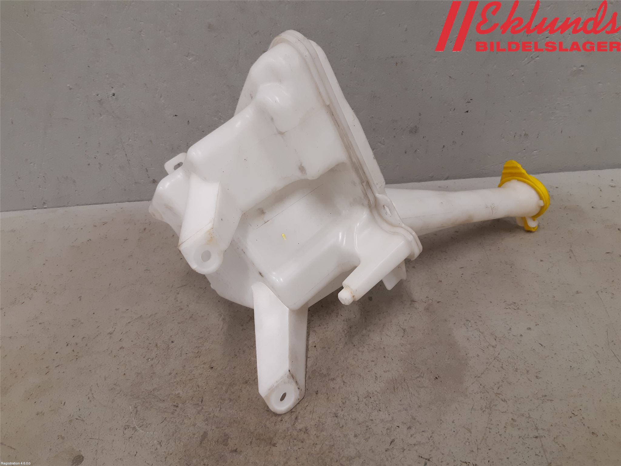 Toyota YARIS XP130 15-20 Spolartank Vindruta