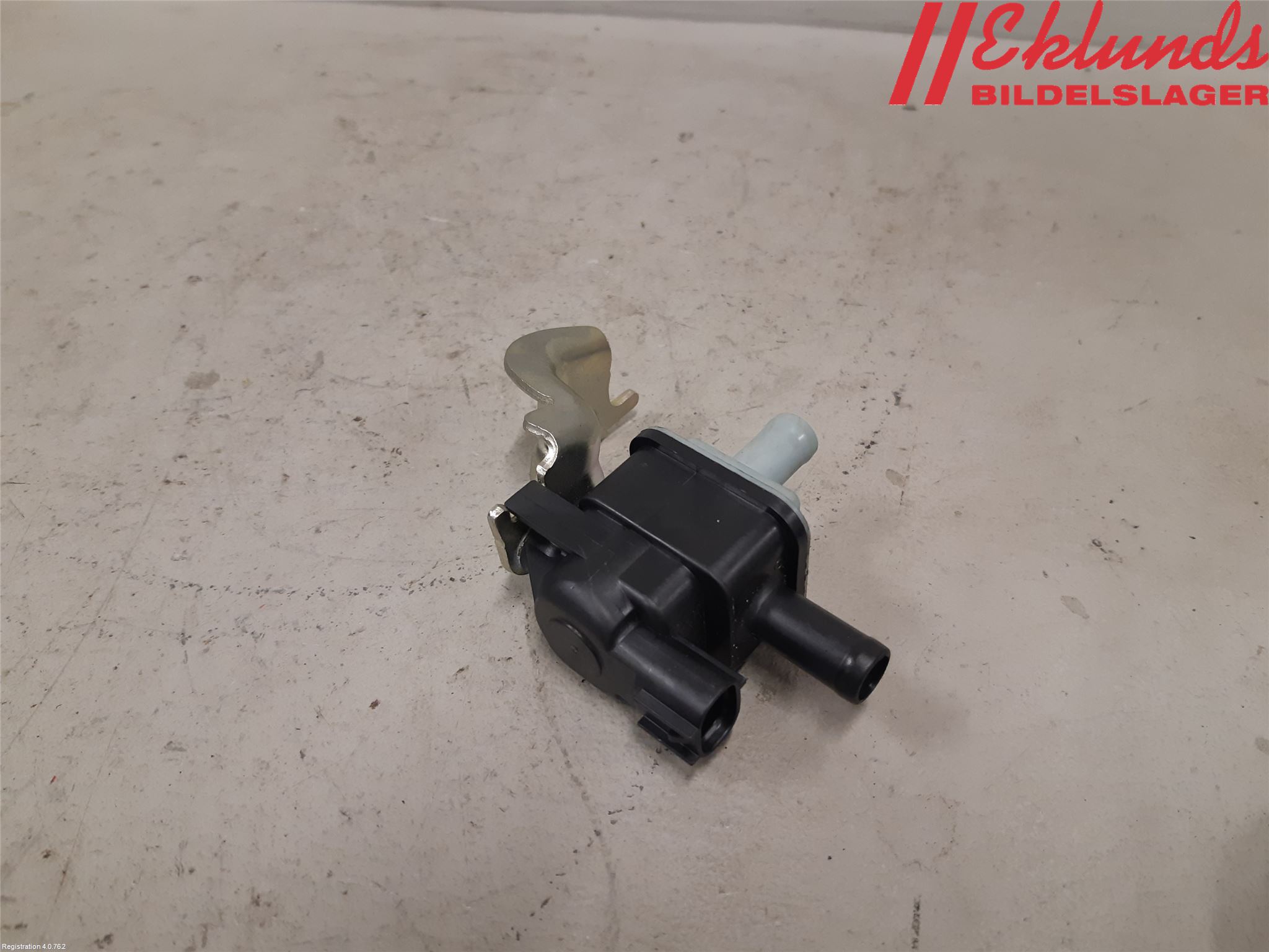 Lexus UX/300e 19- Vakuumventil