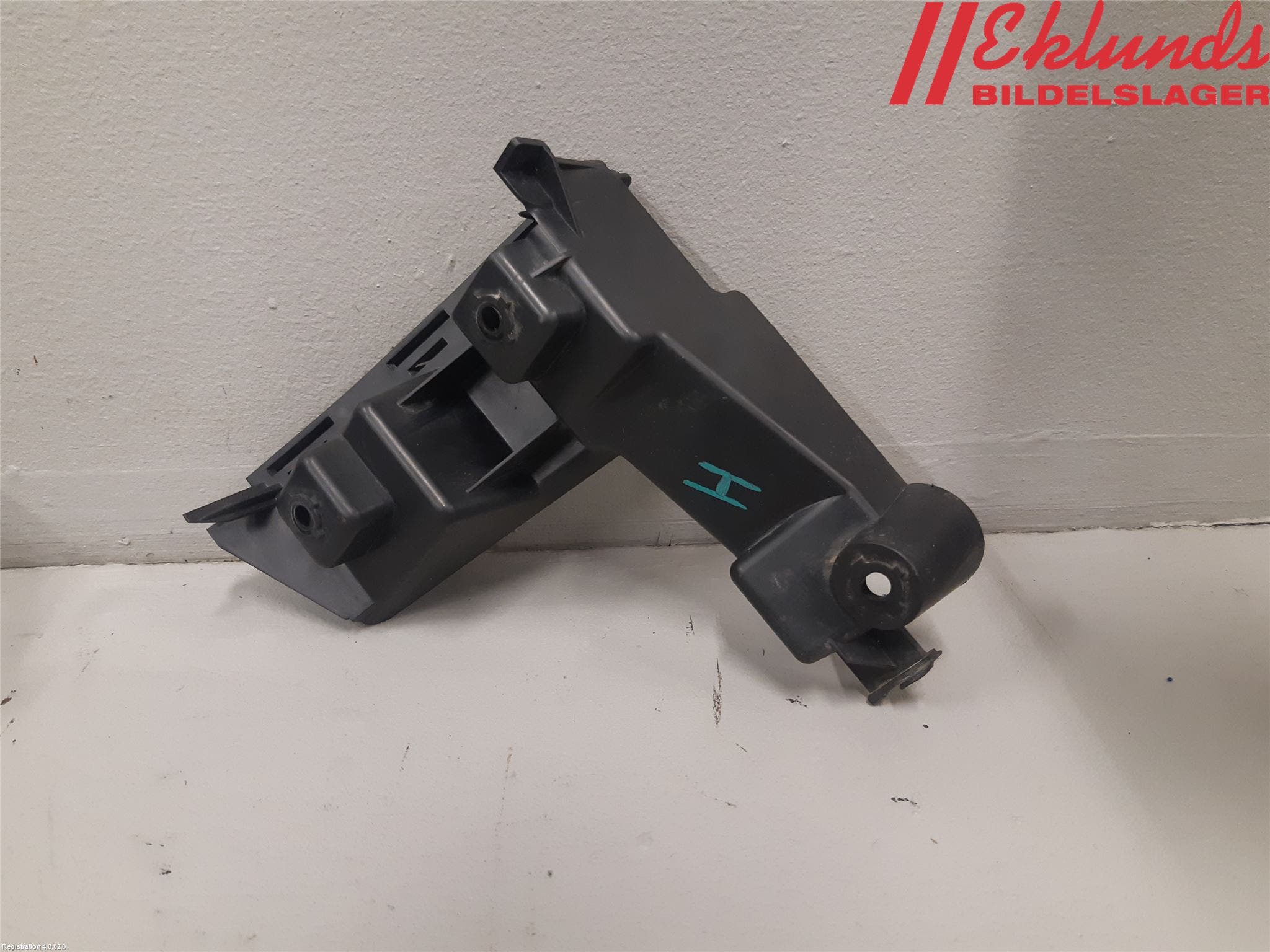 Volvo V70 08-13 Stötfångarfäste Bak Hö