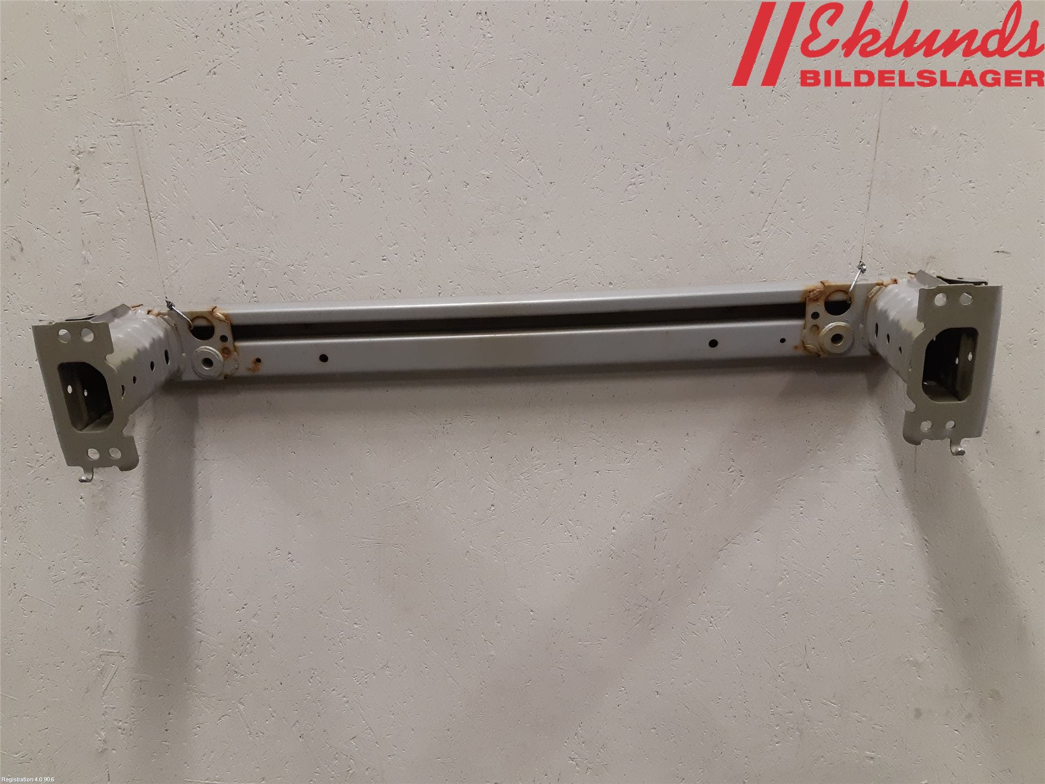 Toyota AVENSIS 09-15 Stötfångarbalk Fram