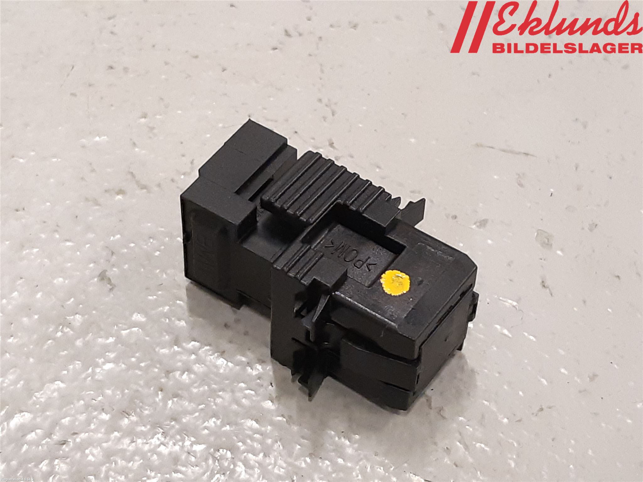 BMW 5 F10/F11/F18 09-17 Bromsljuskontakt