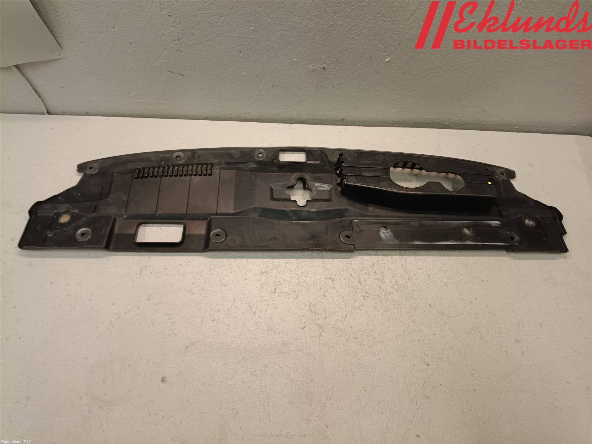 Mitsubishi OUTLANDER 13-21 Front Huvlåsplåt-Balk