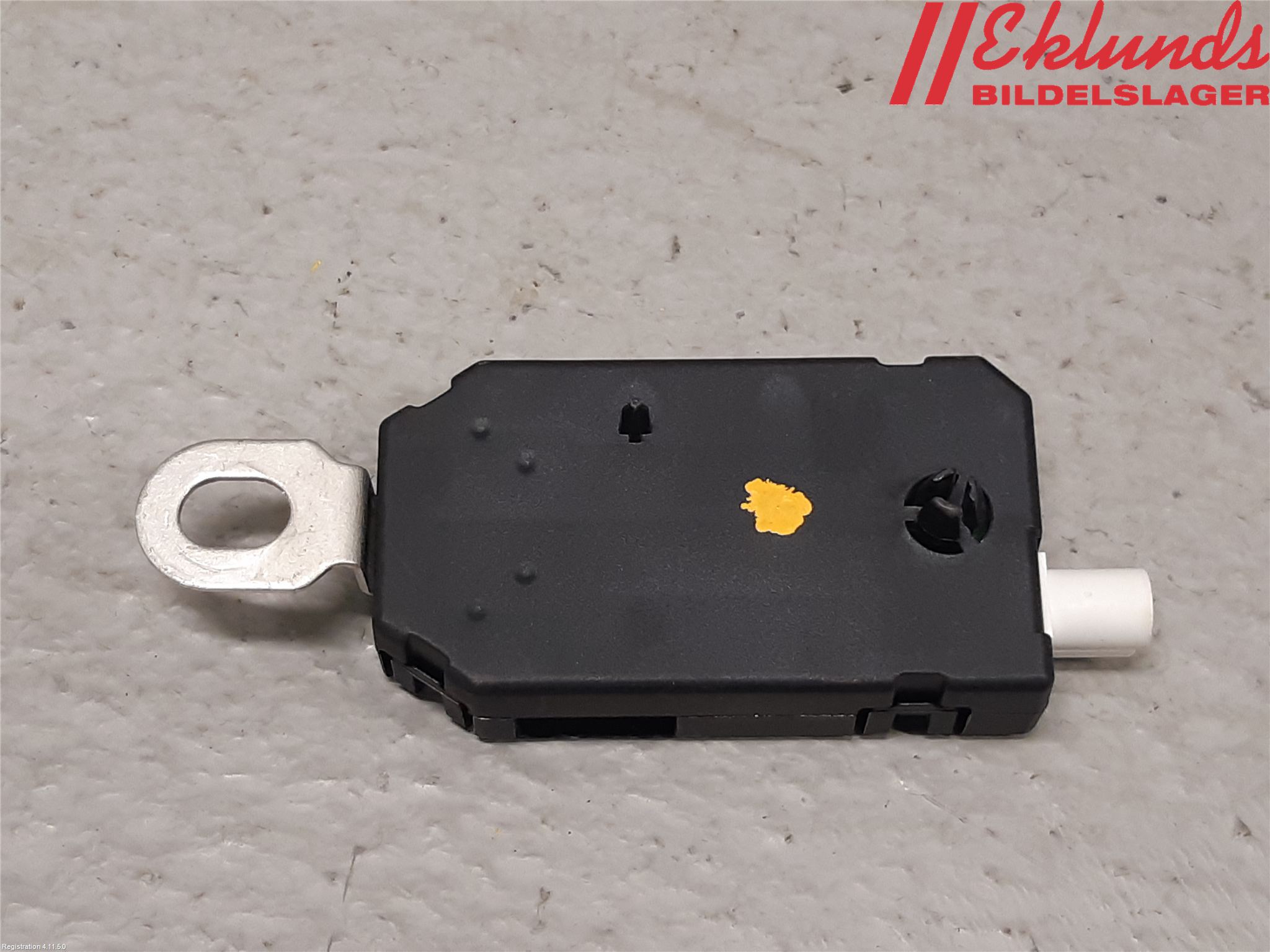 Tesla MODEL Y 21- Antenn