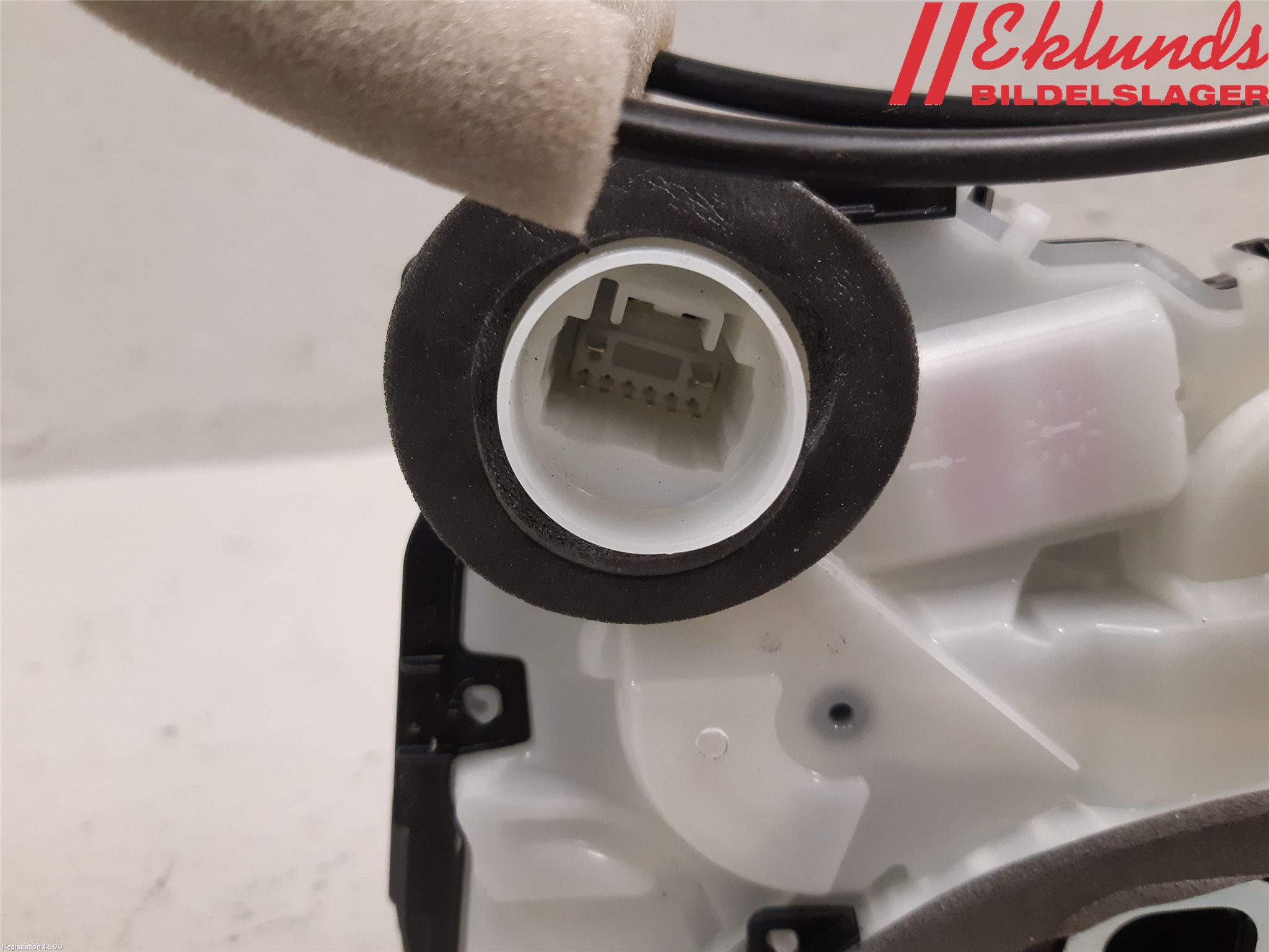 Toyota bZ4X EA10 22- Låskista-Dörrlås