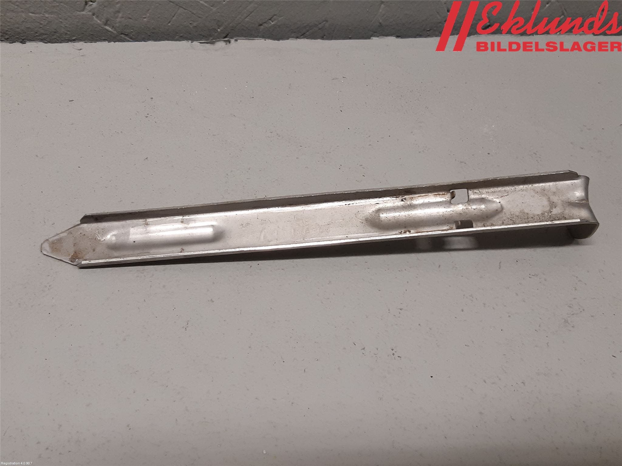 Volvo V70 08-13 Strålkast Fästsarg