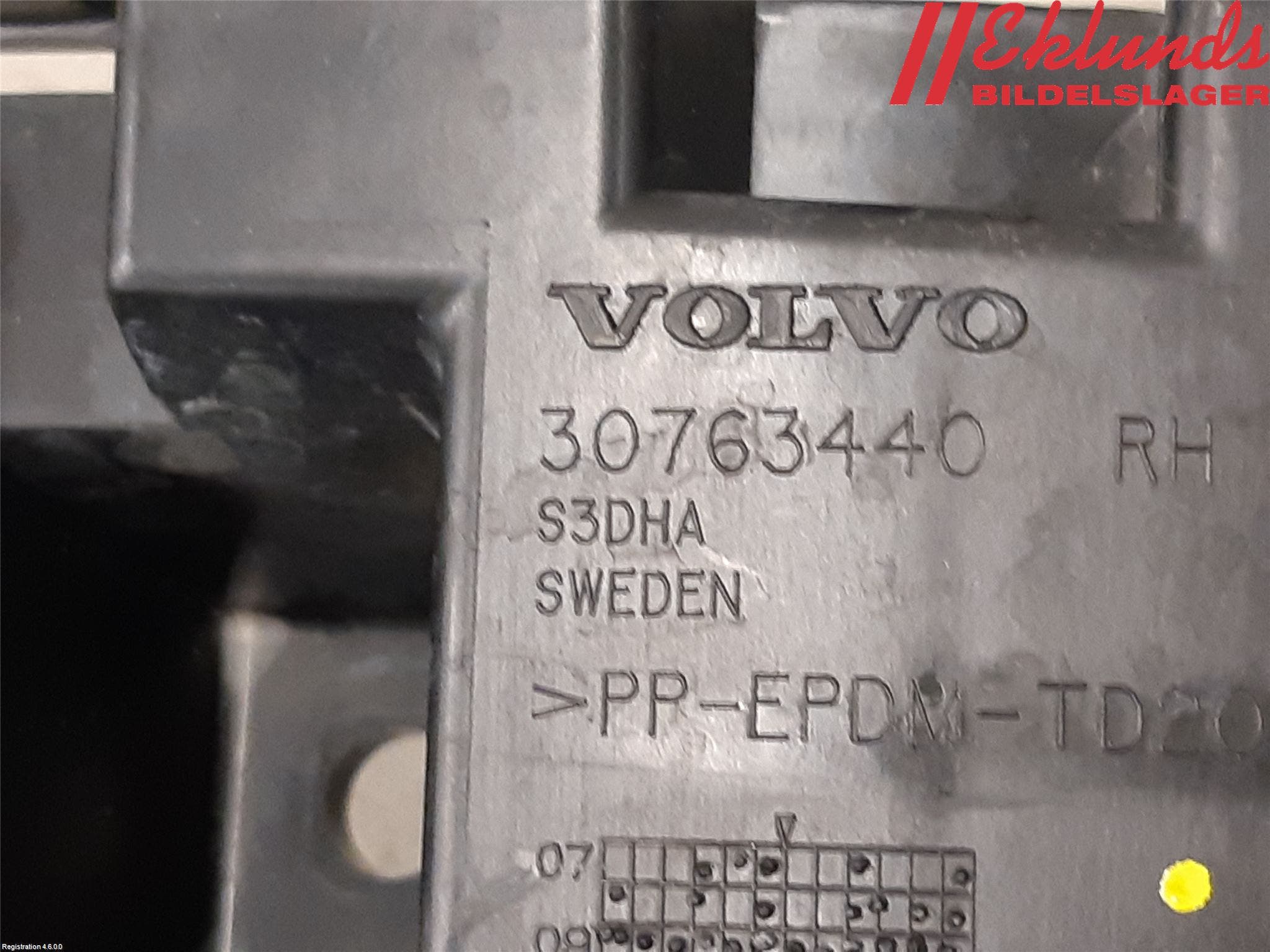 Volvo XC60 09-13 Stötfångarfäste Bak Hö