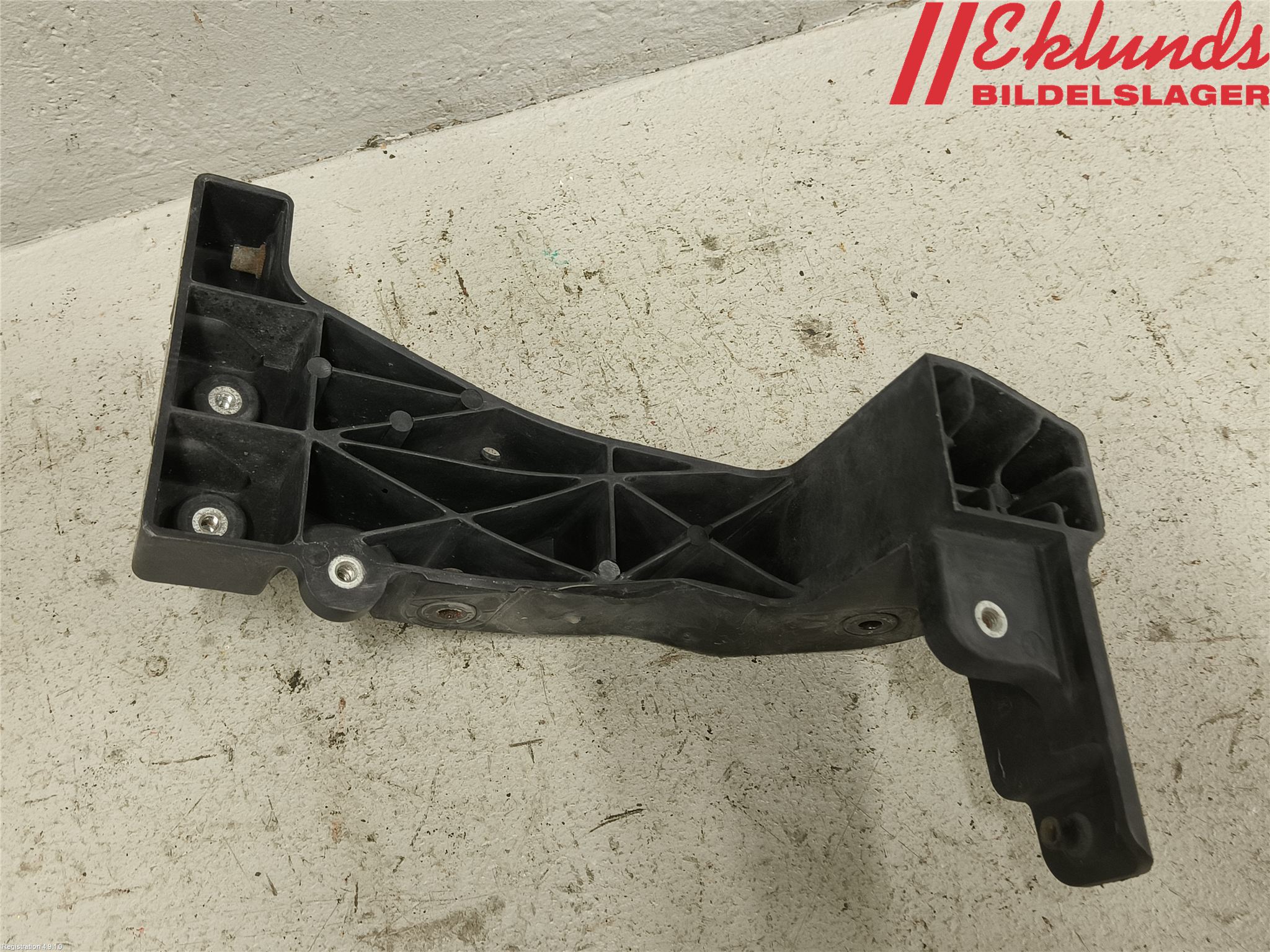 Hyundai i40 08-15 Strålkastarsarg Vänster