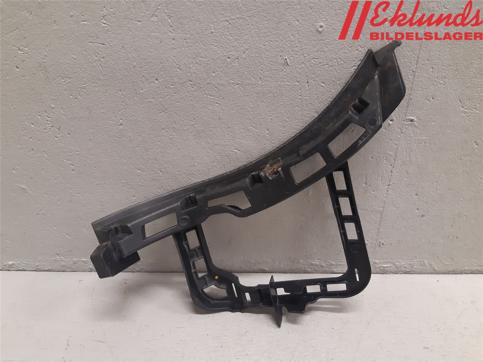 Volkswagen VW PASSAT 11-14 Stötfångarfäste Bak Hö