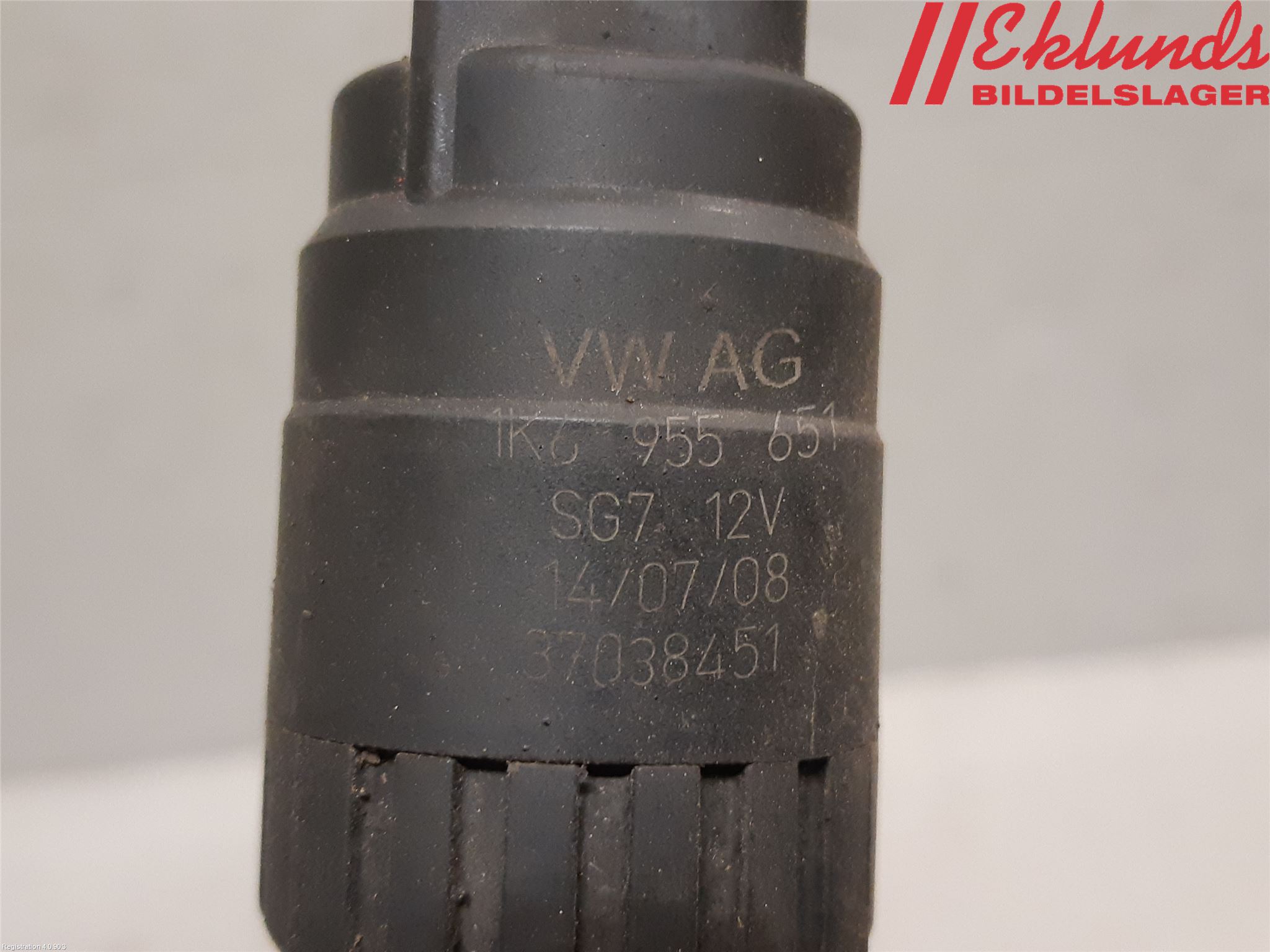 Volkswagen VW CADDY      04-10 Spolarpump Vindruta