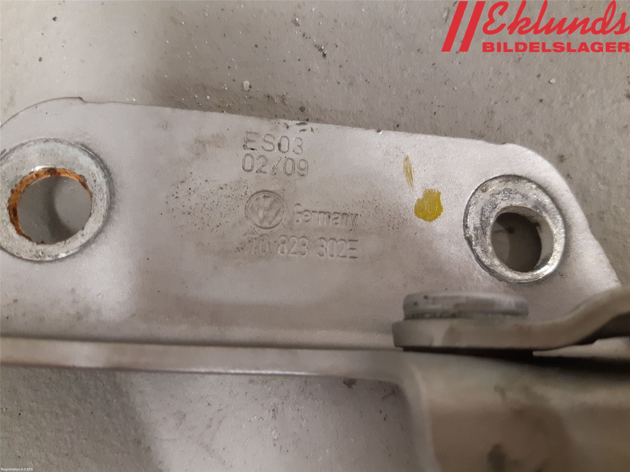 Volkswagen VW CADDY 04-10 Huvgångjärn