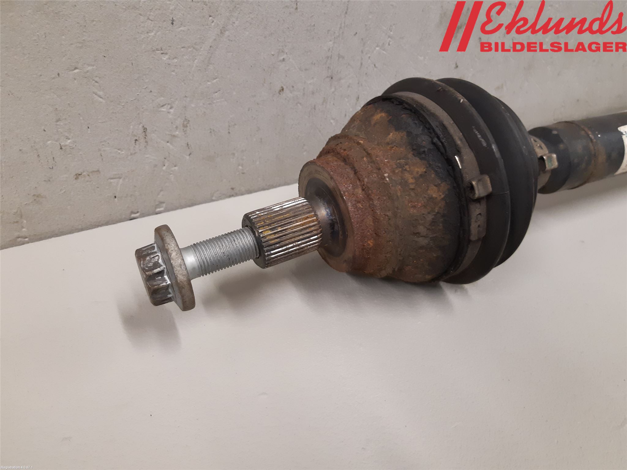 Volkswagen VW PASSAT 11-14 Drivaxel Fram Höger