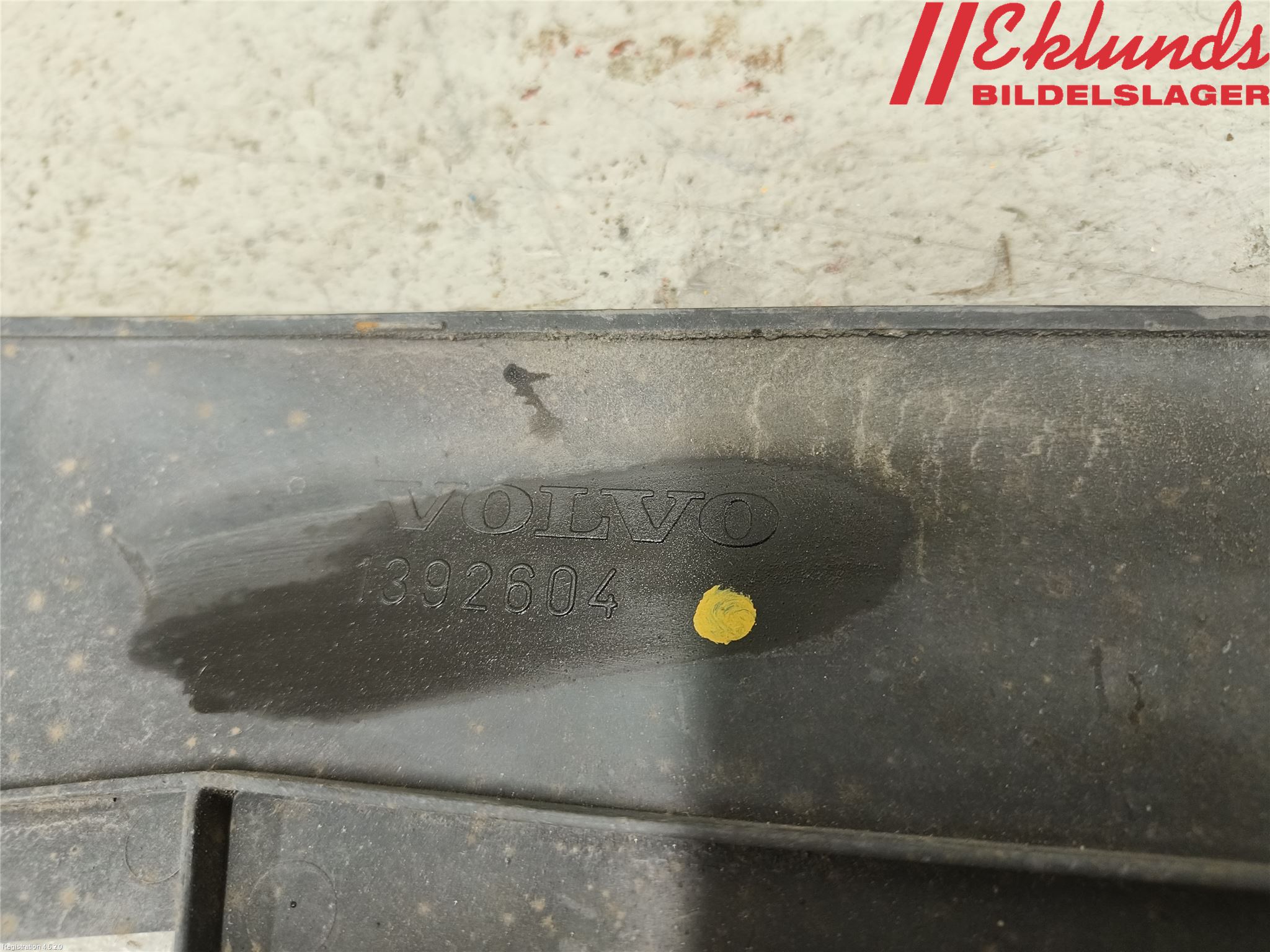 Volvo 960 91-97 Front Huvlåsplåt-Balk