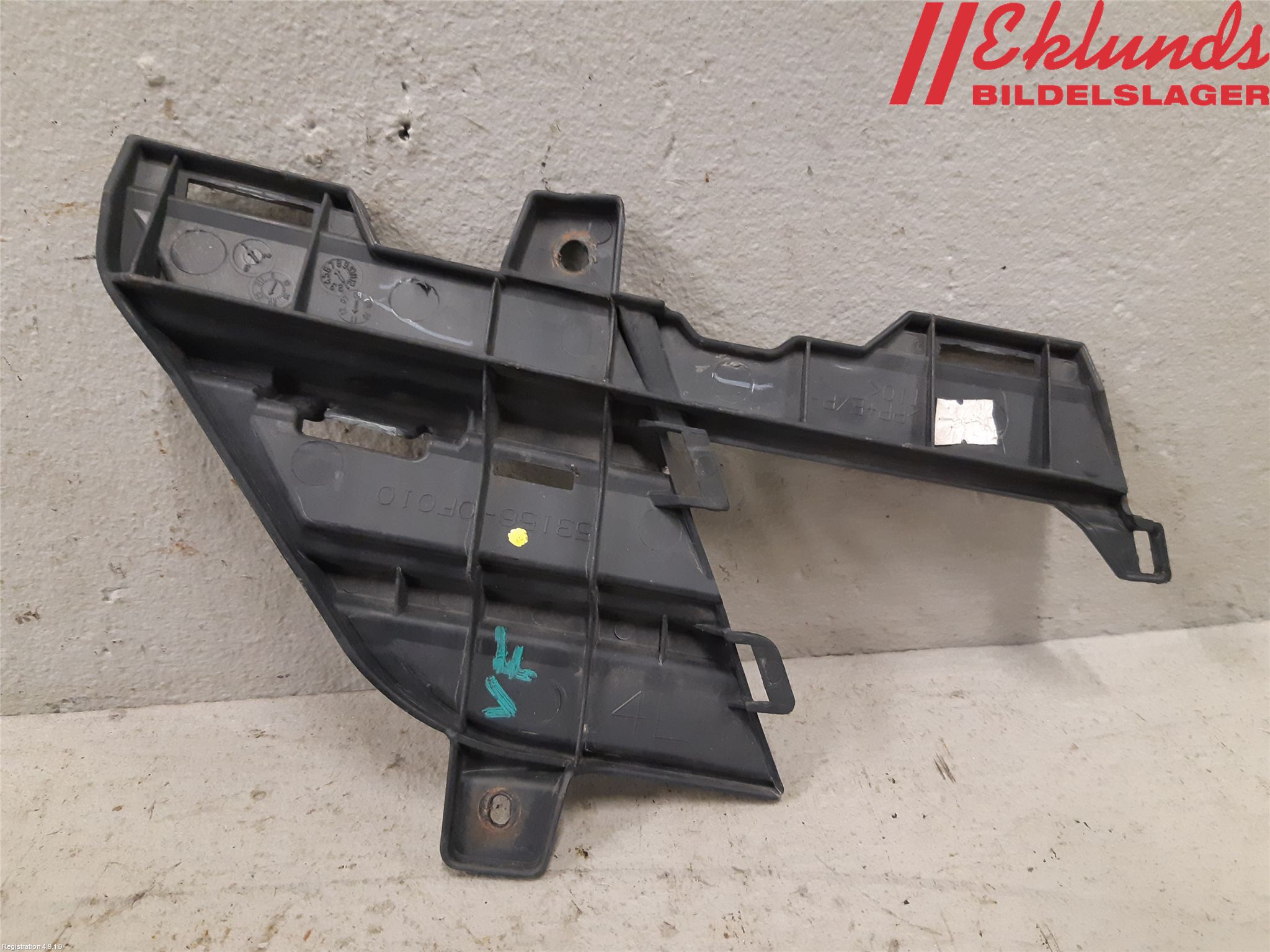 Toyota VERSO 09-18 Grilldel Vänster