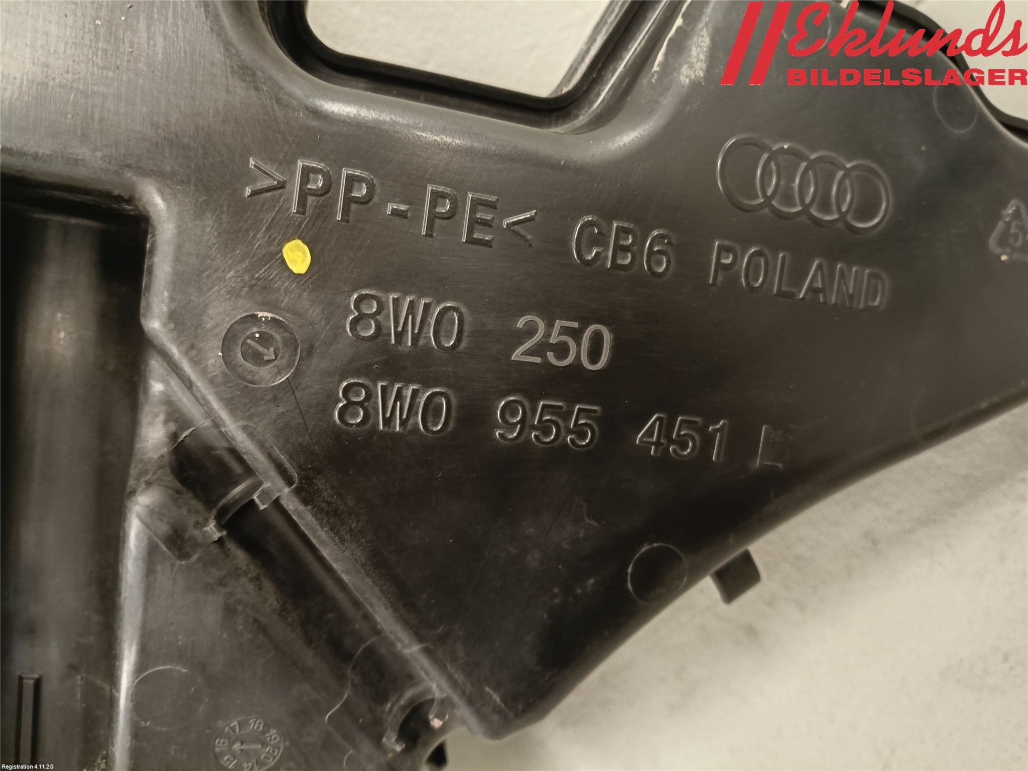 Audi A4/S4 B9 16-19 Spolartank Vindruta-Strål