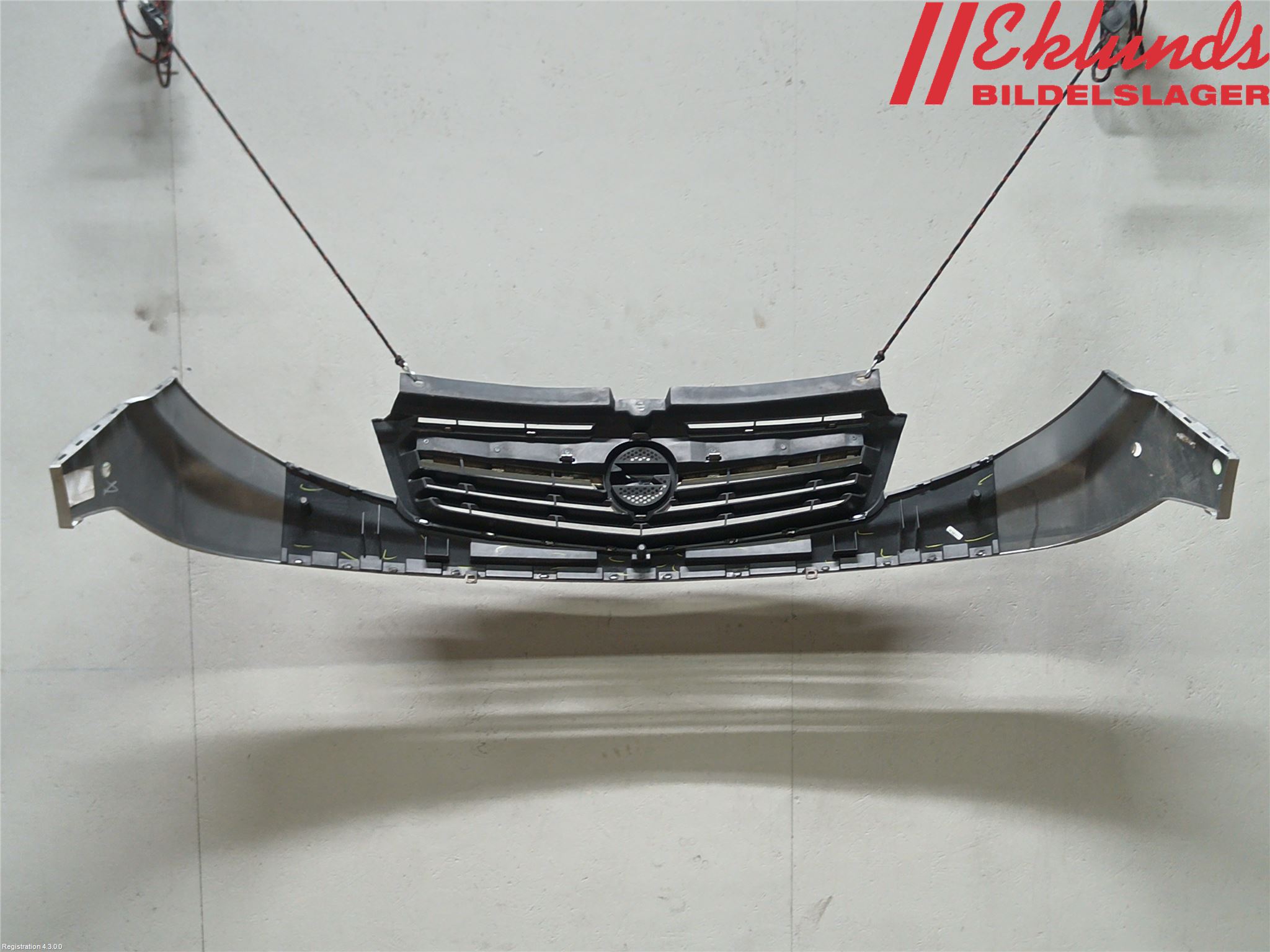 Opel VIVARO 01-14 Grill Komp