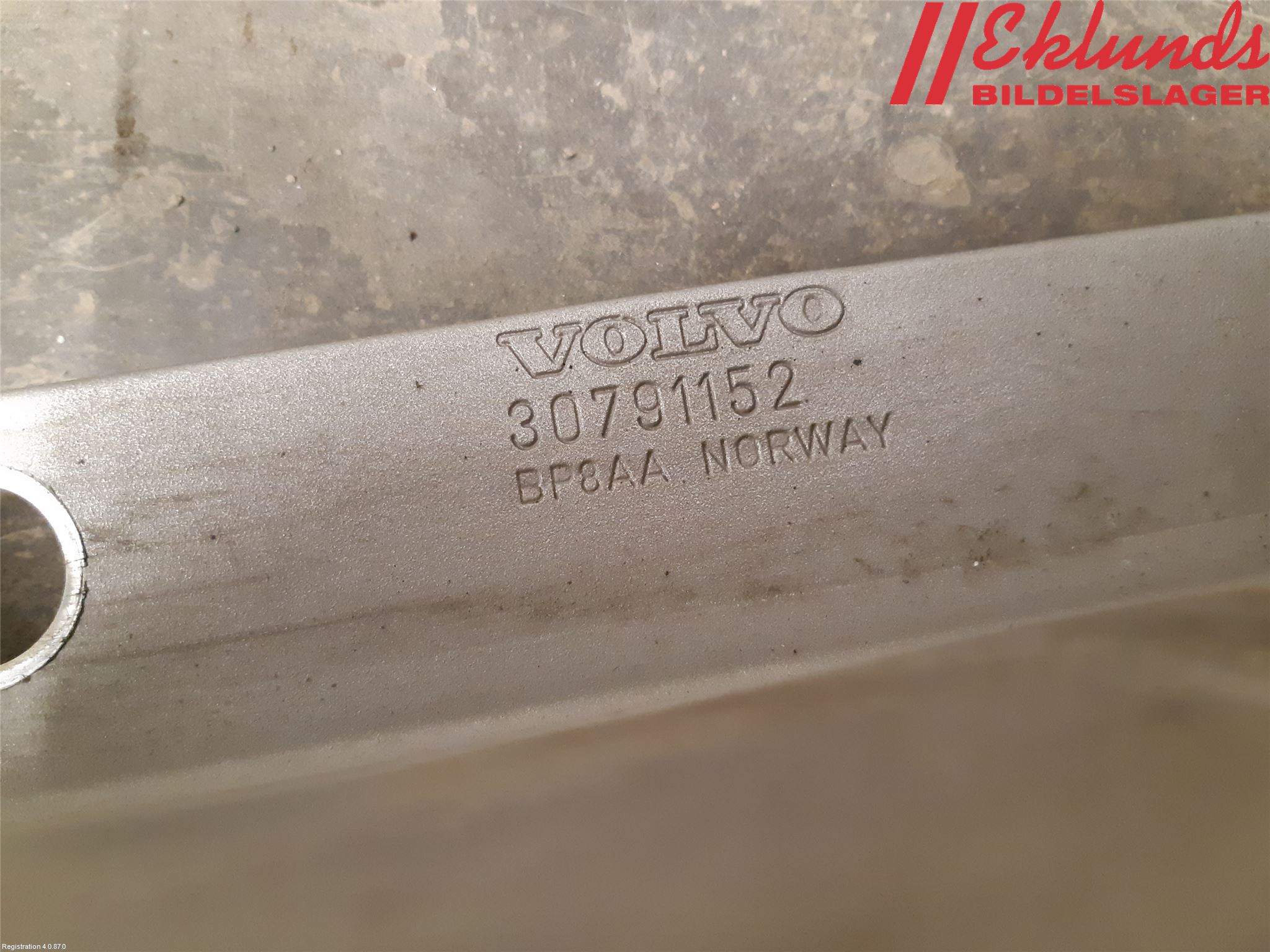 Volvo V70 08-13 Stötfångarbalk Fram