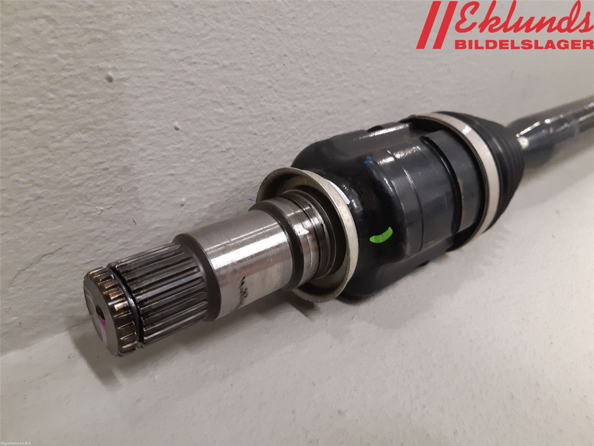 Toyota C-HR 16-23 Drivaxel Fram Höger