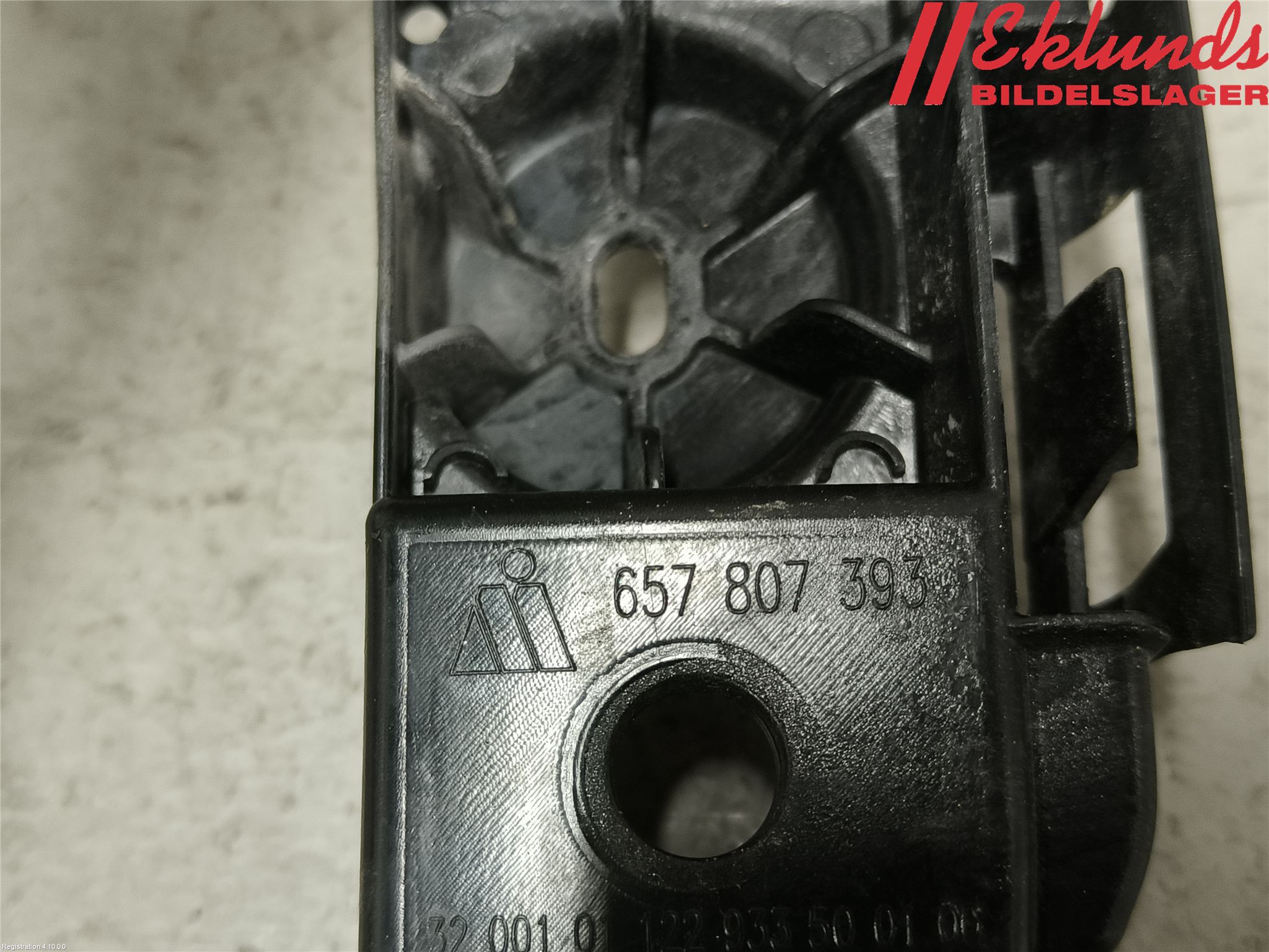 Skoda SCALA 19- Stötfångarfäste Bak Vä