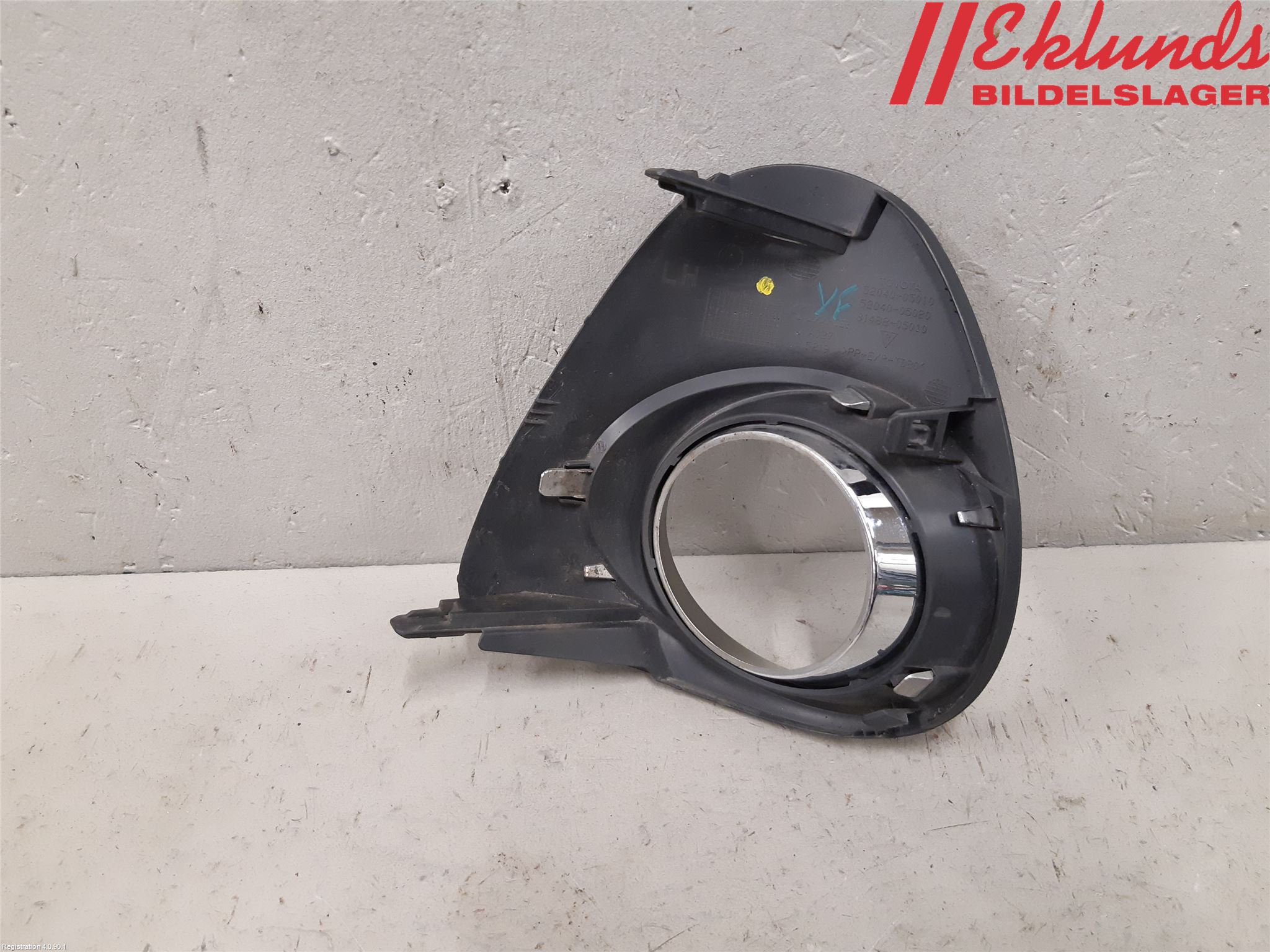 Toyota AVENSIS 09-15 Dimljussarg Fram