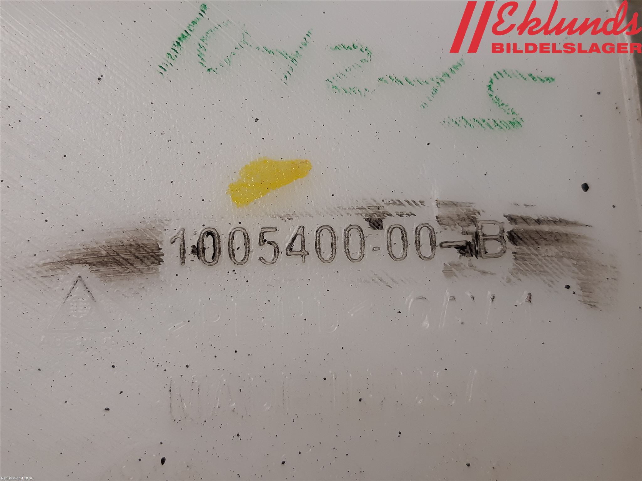 Tesla MODEL S 13- Spolartank Vindruta