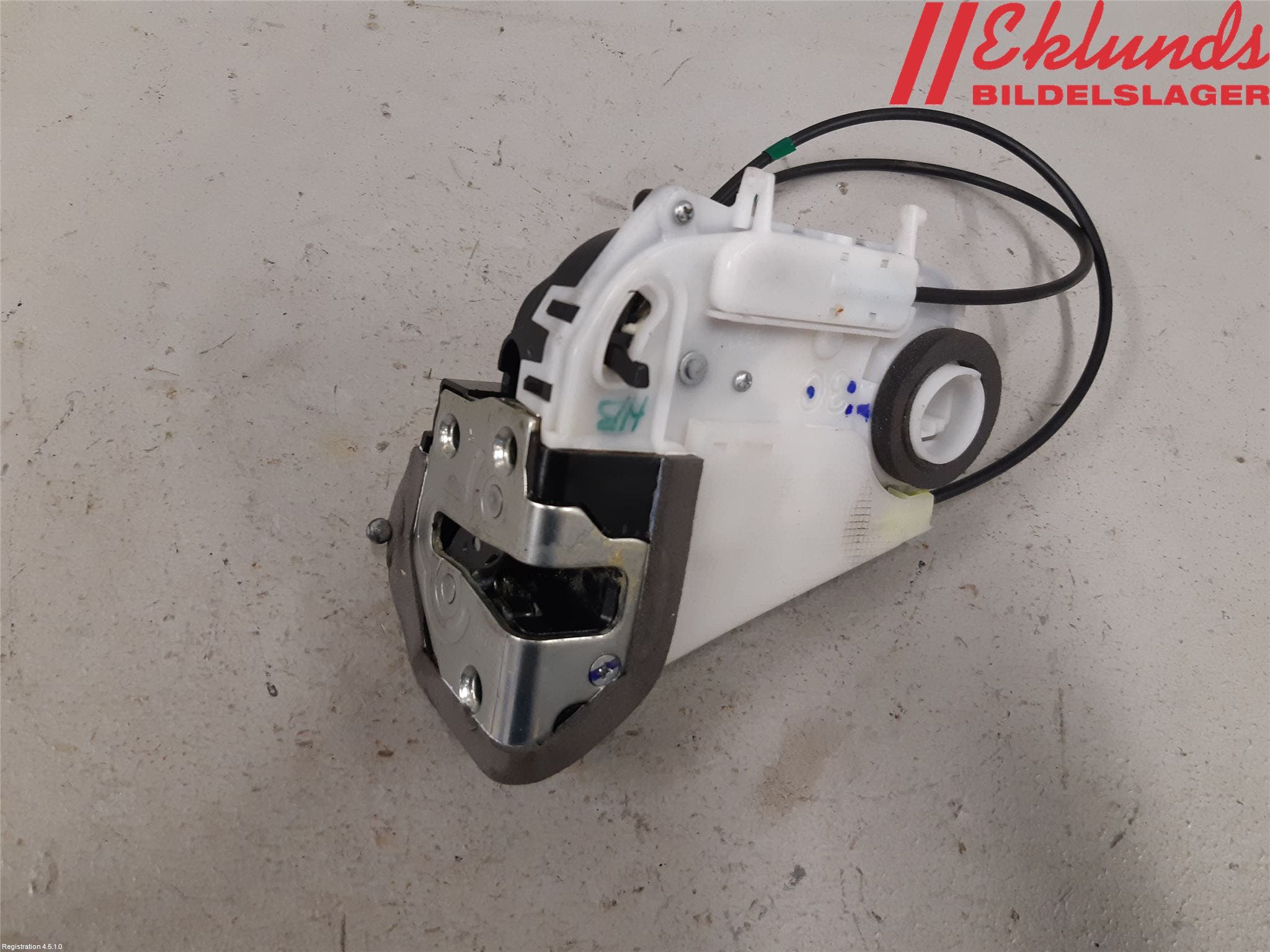 Toyota YARIS XP130 12-14 Låskista-Dörrlås