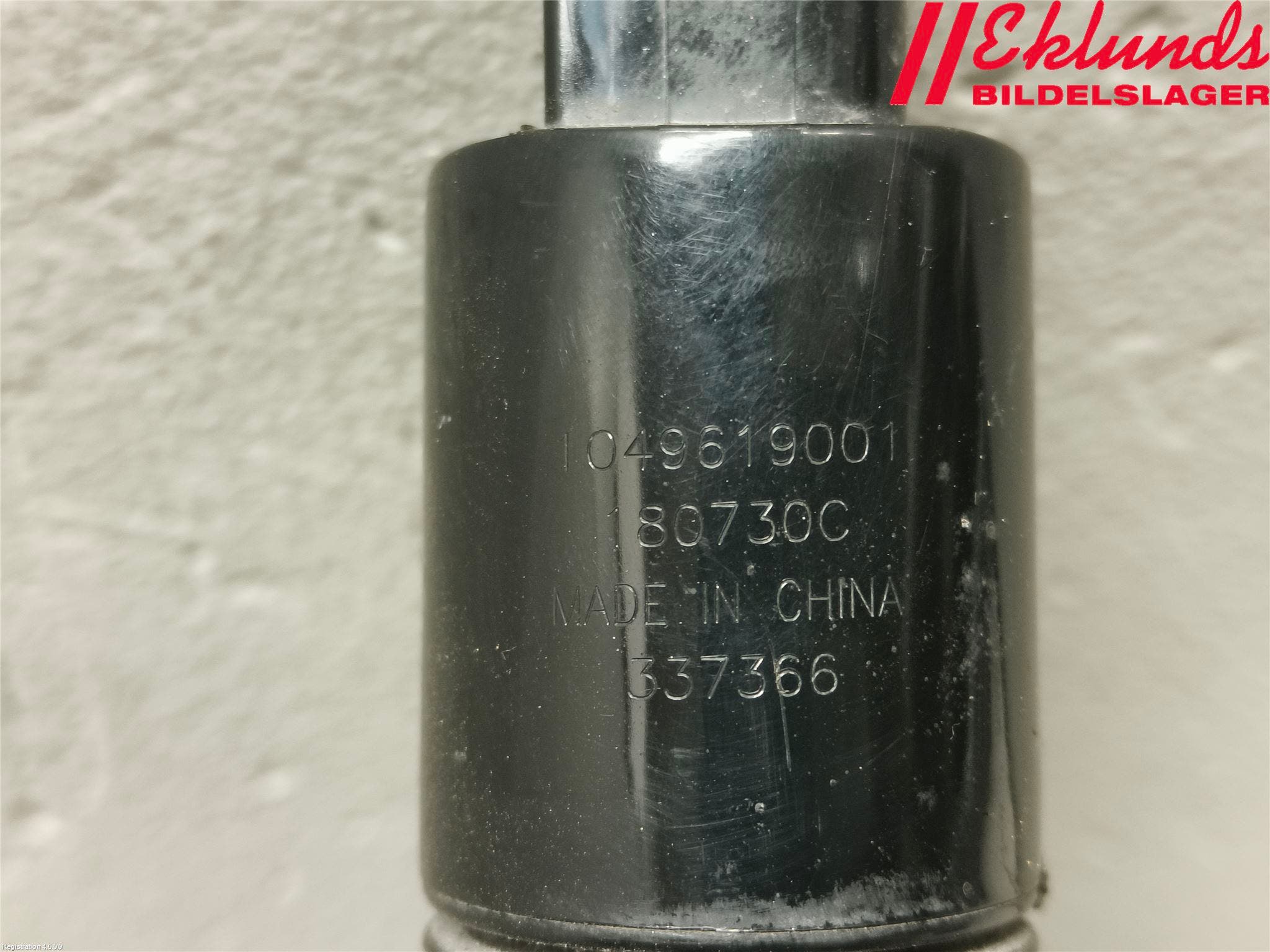 Volvo V90 17->> Spolarpump Vindruta