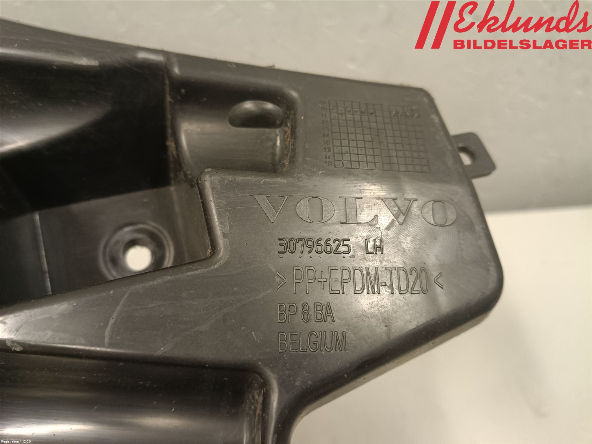 Volvo V60 11-13 Stötfångarfäste Fram Vä