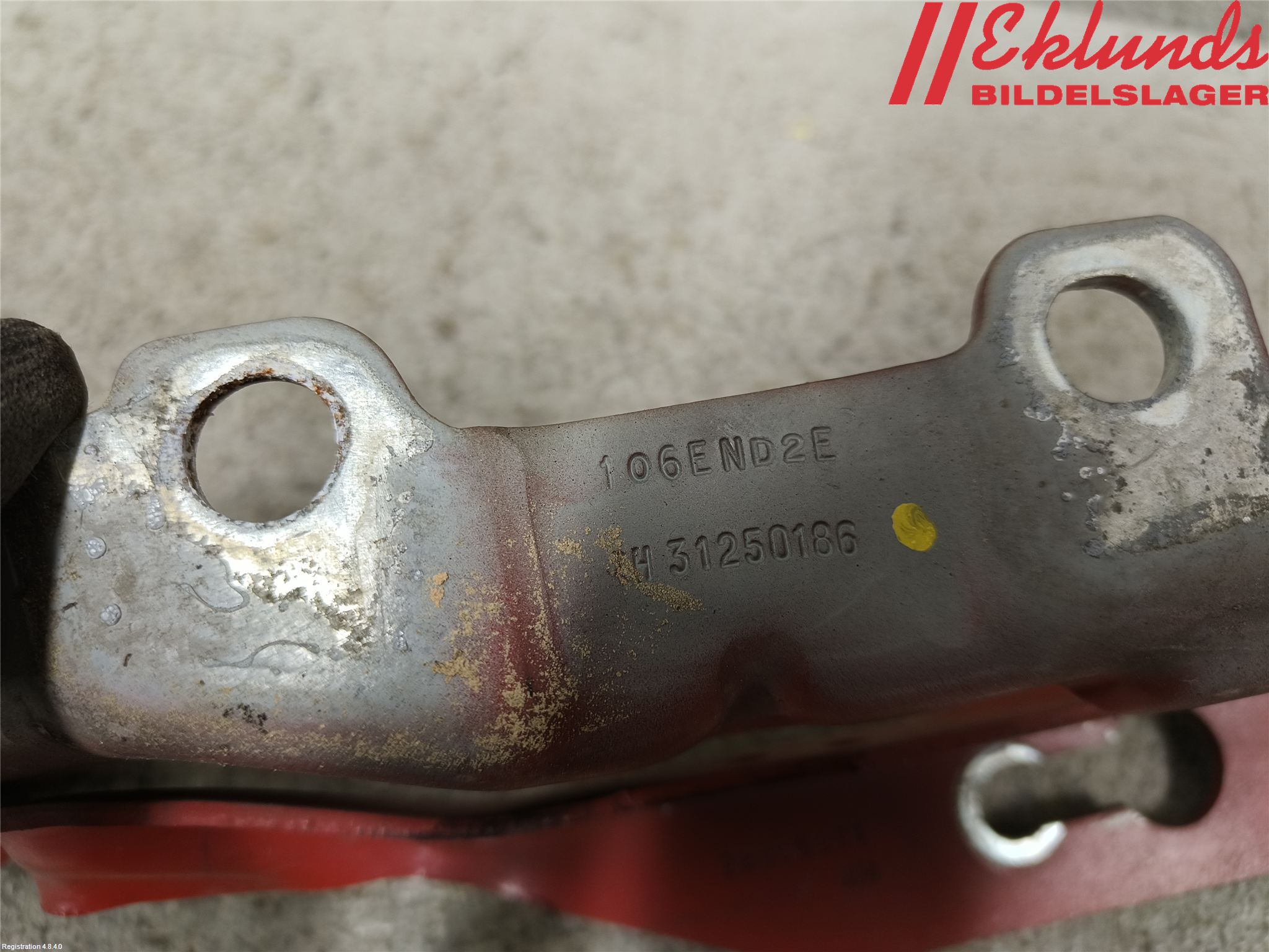 Volvo V70 08-13 Huvgångjärn