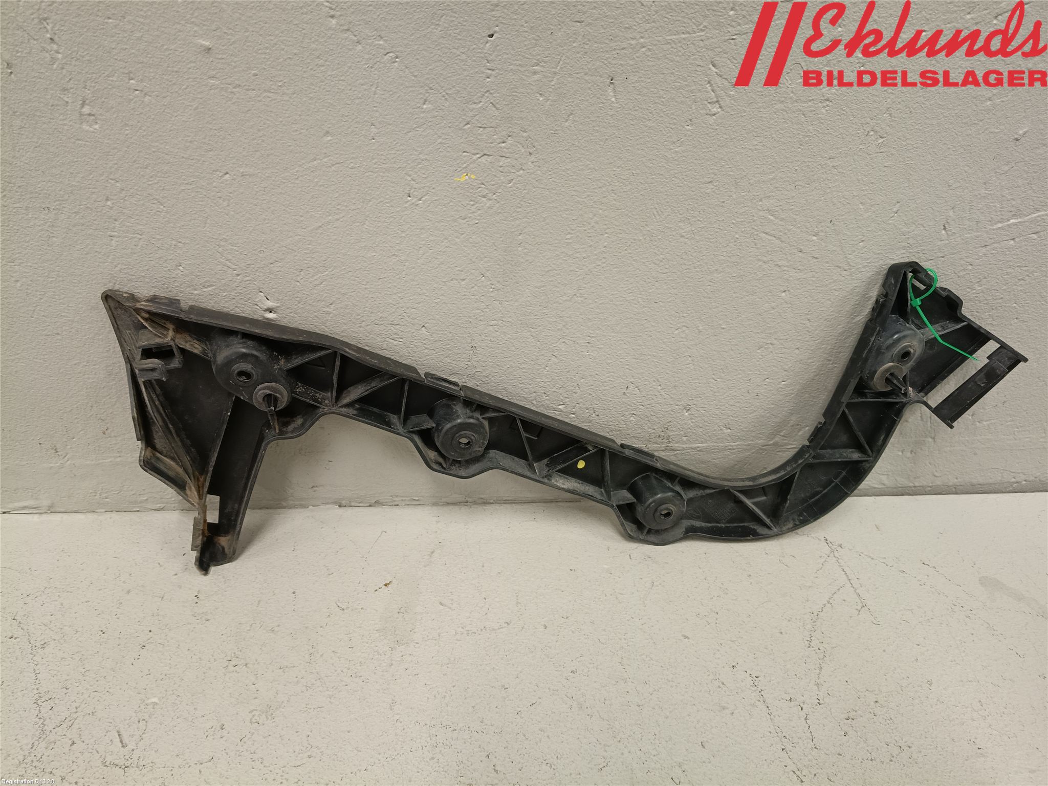 Ford FOCUS 15-18 Stötfångarfäste Bak Hö
