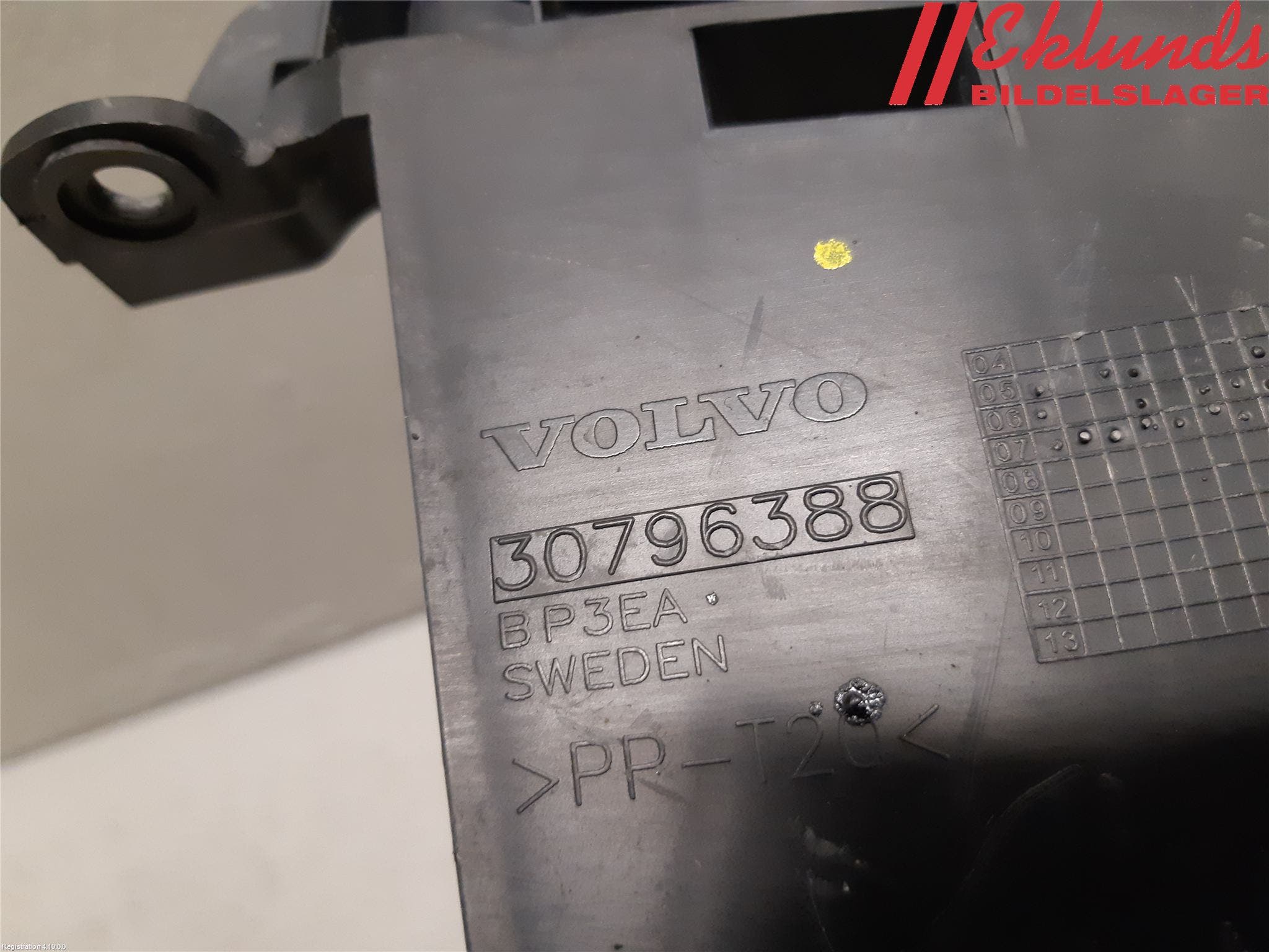 Volvo V70 08-13 Strålkast Fästsarg