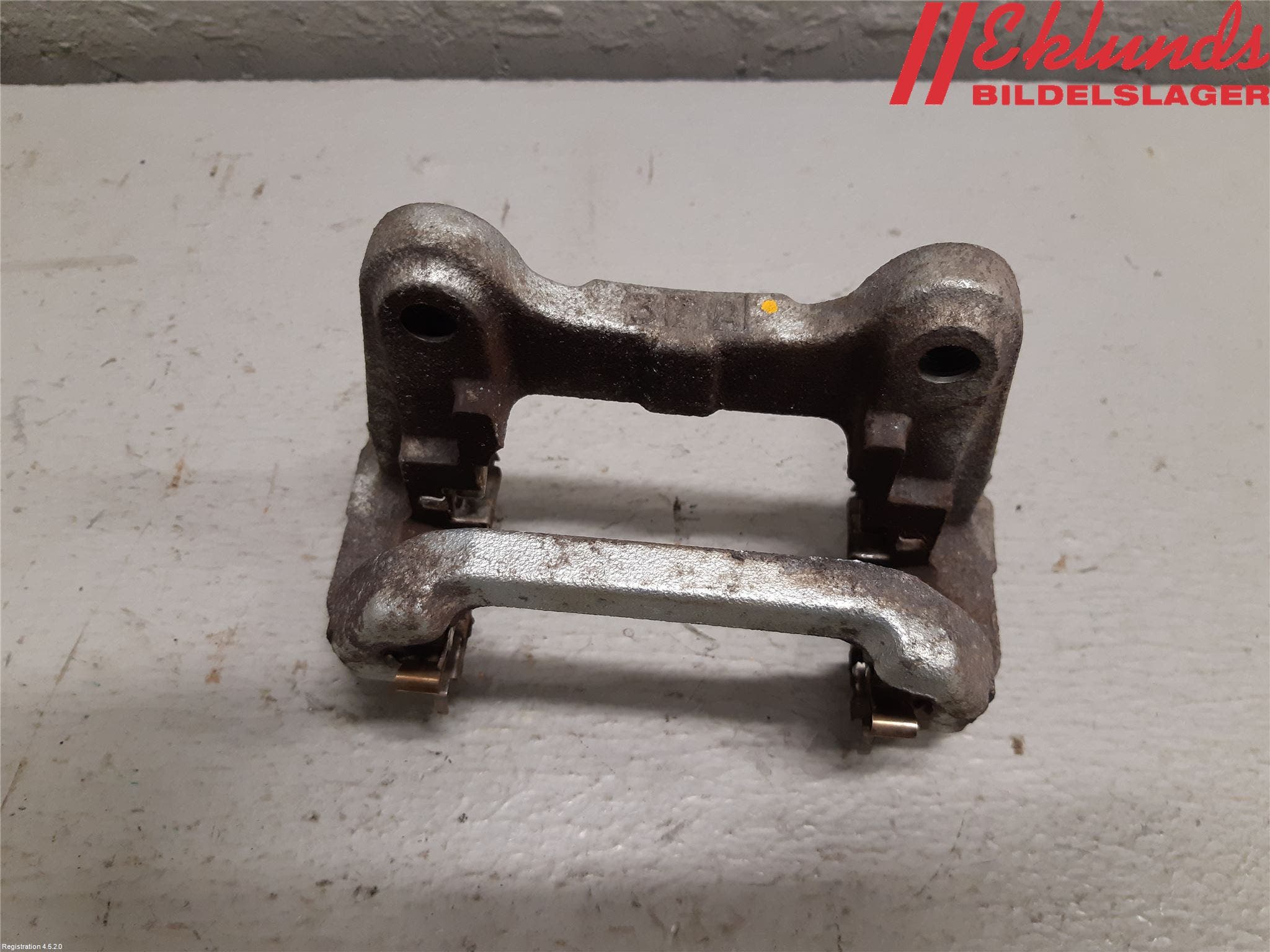 Toyota RAV4 19- Bromsokshållare