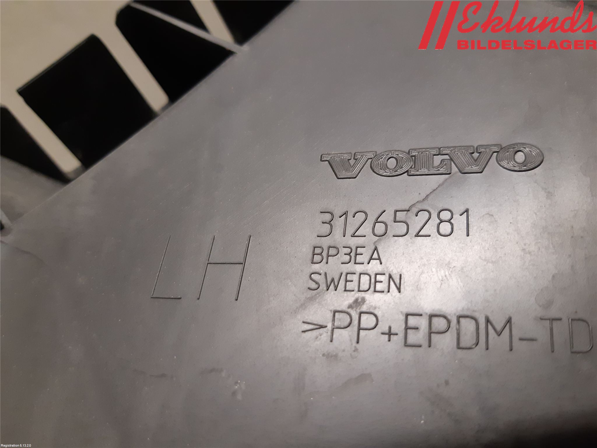 Volvo V60 11-13 Stötfångarfäste Bak Vä
