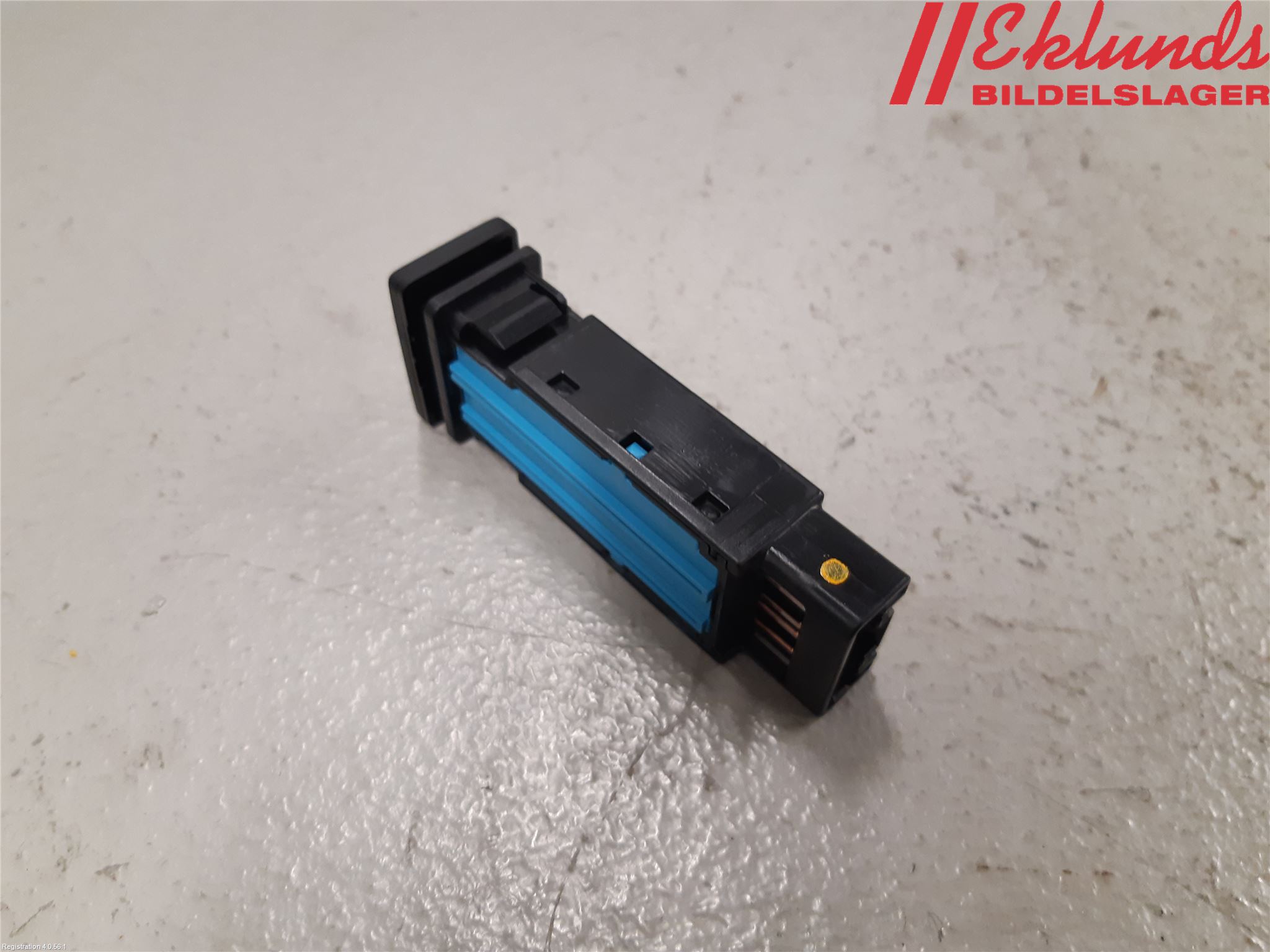 Toyota RAV4 13-18 Strömställare Övrigt