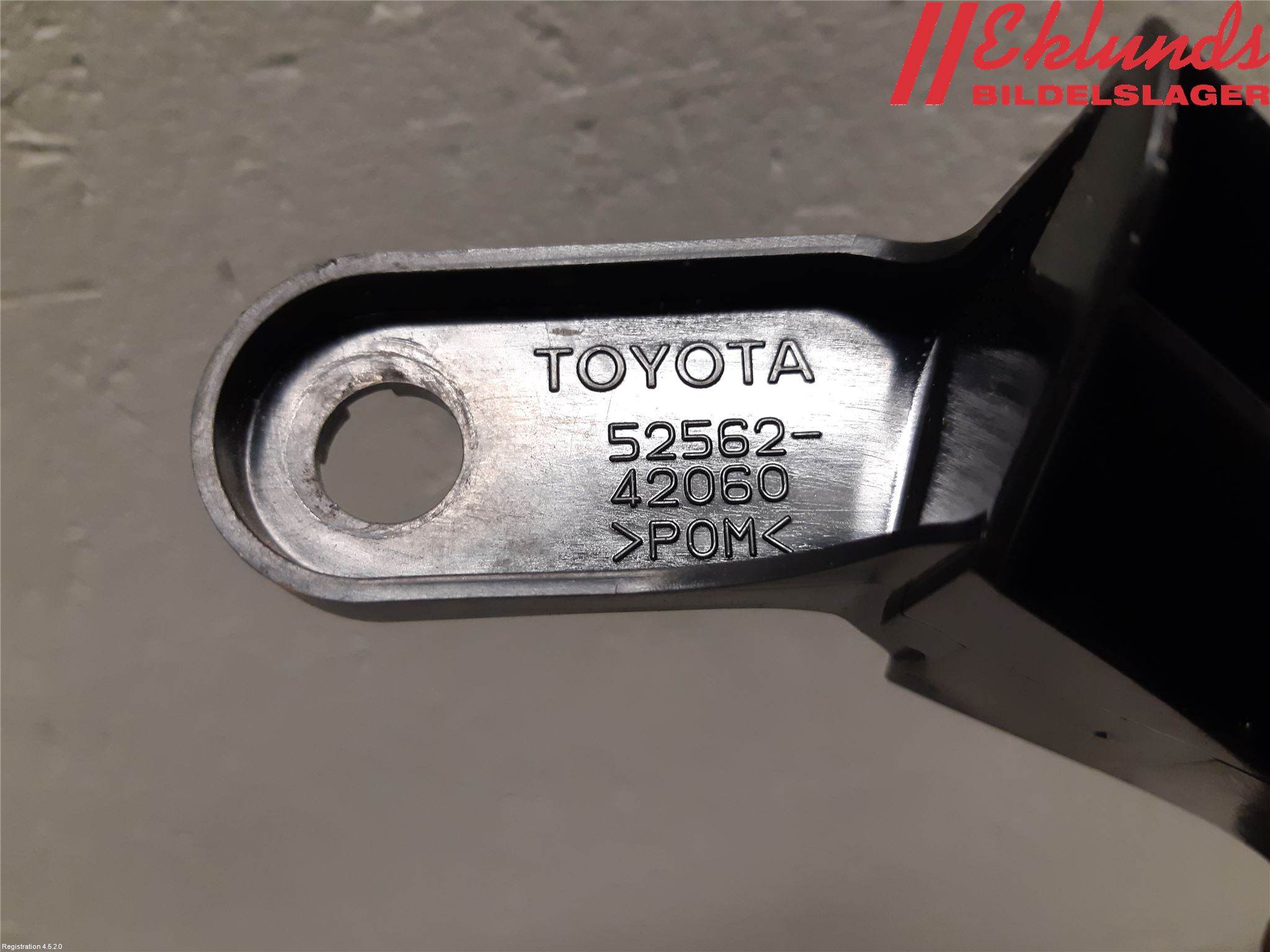 Toyota RAV4 19- Stötfångarfäste Bak Hö